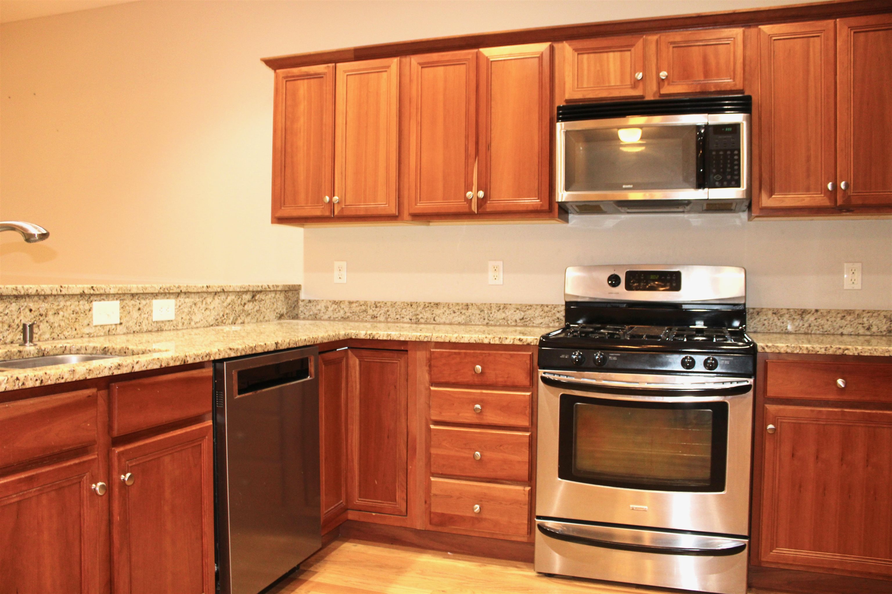 25 Augustus Cir, Nashua, NH 03054