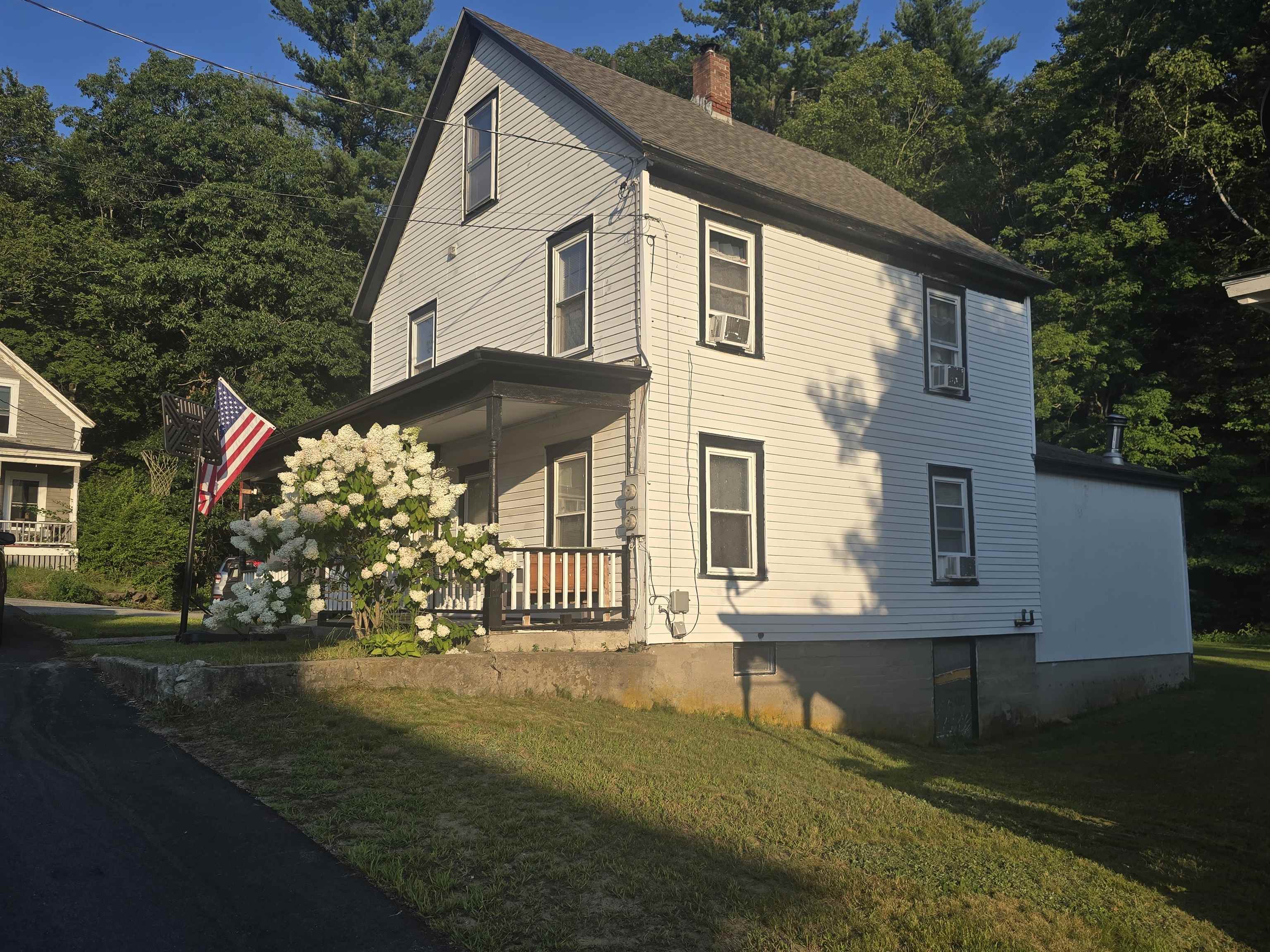 29 Woodland St, Newport, NH 03773