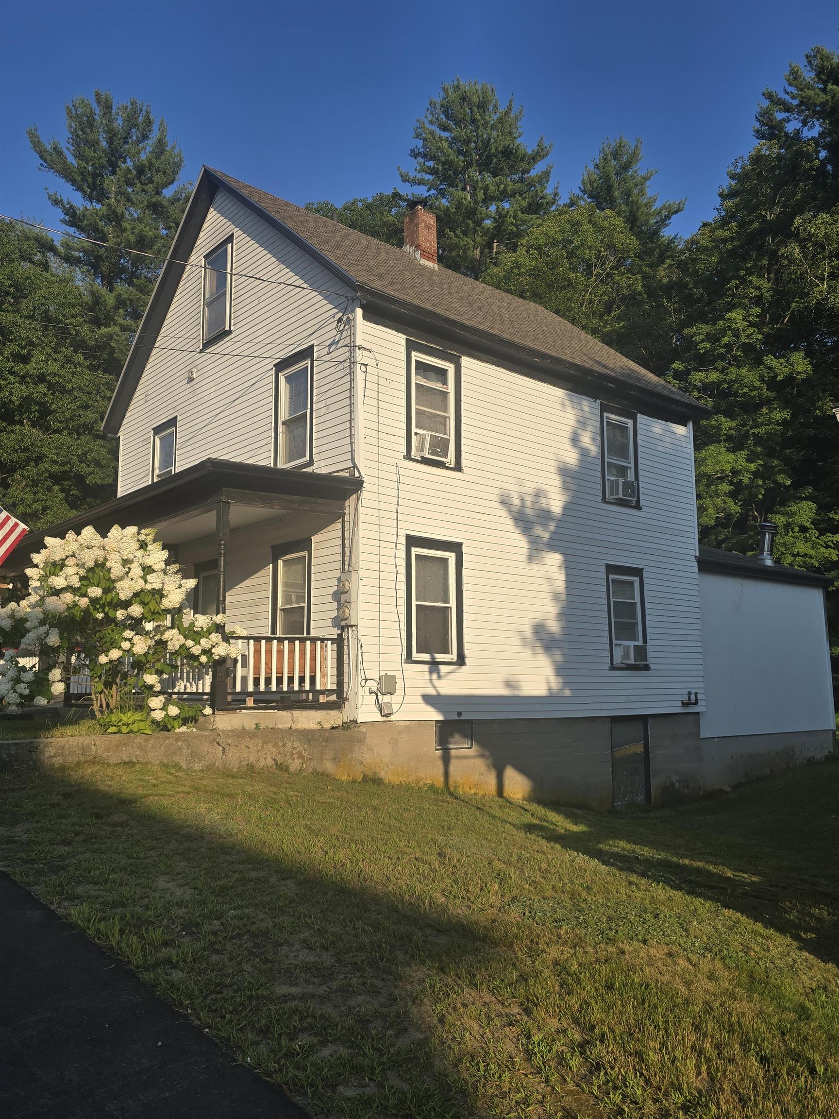 29 Woodland St, Newport, NH 03773
