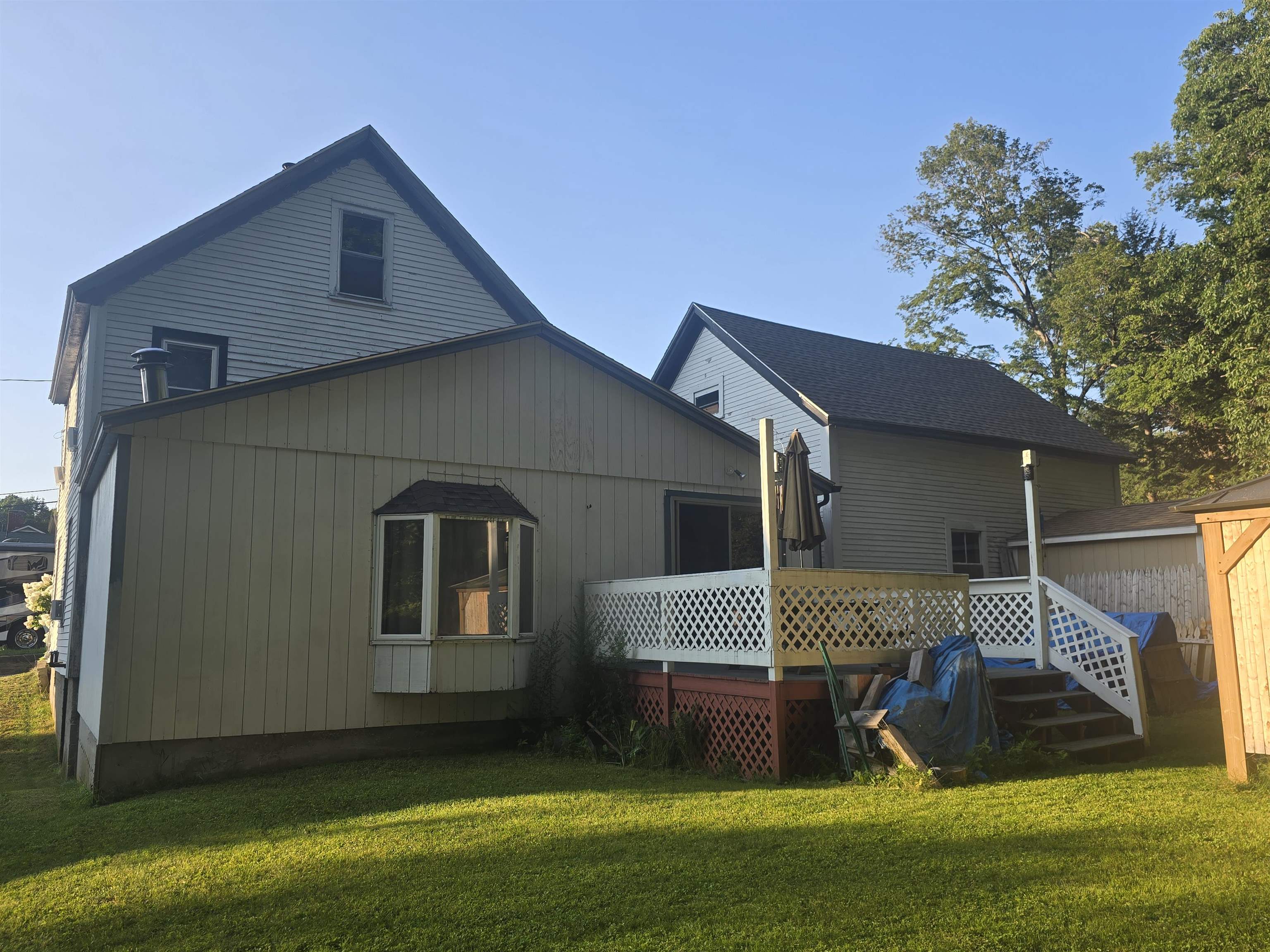 29 Woodland St, Newport, NH 03773