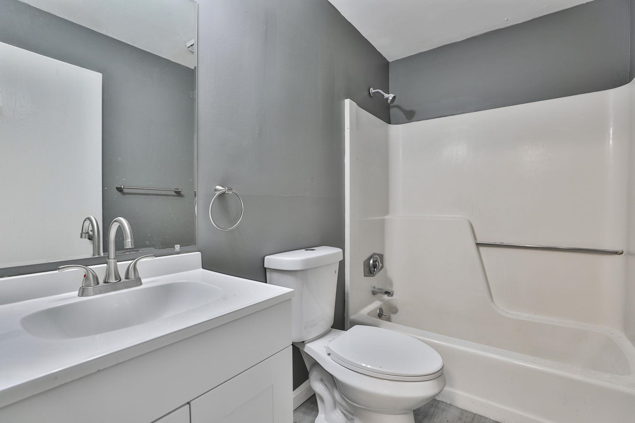 12 East Side Dr #15, Concord, NH 03301