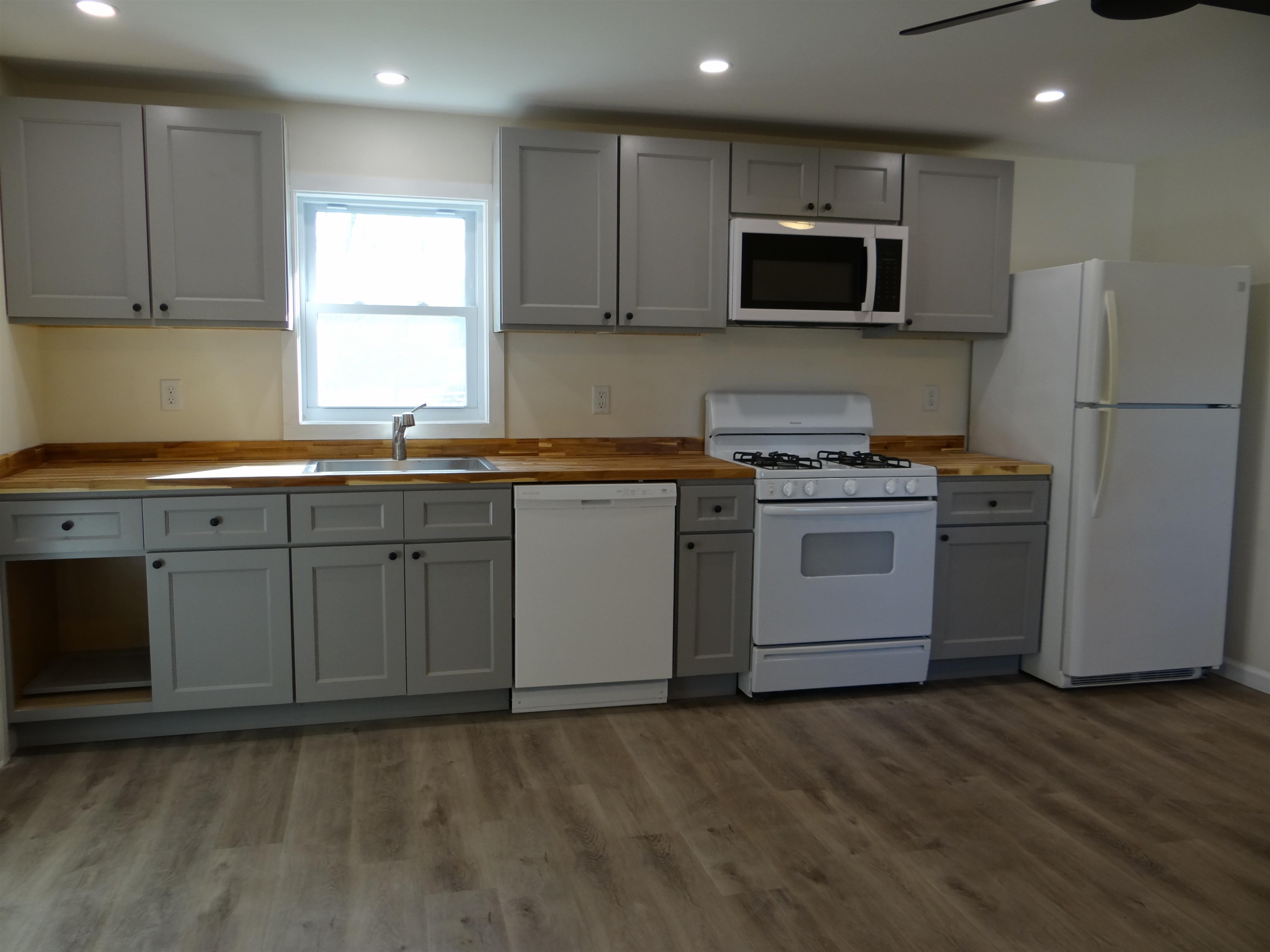 25 B School St #25B, Canaan, NH 03741