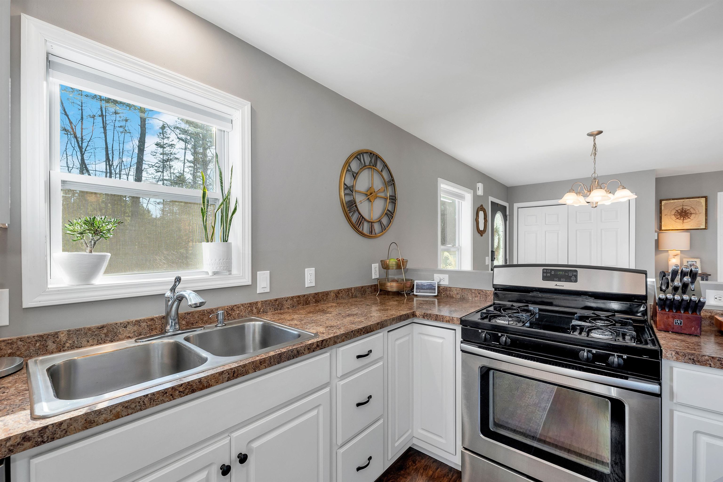 730 Bradford Rd, Newport, NH 03773