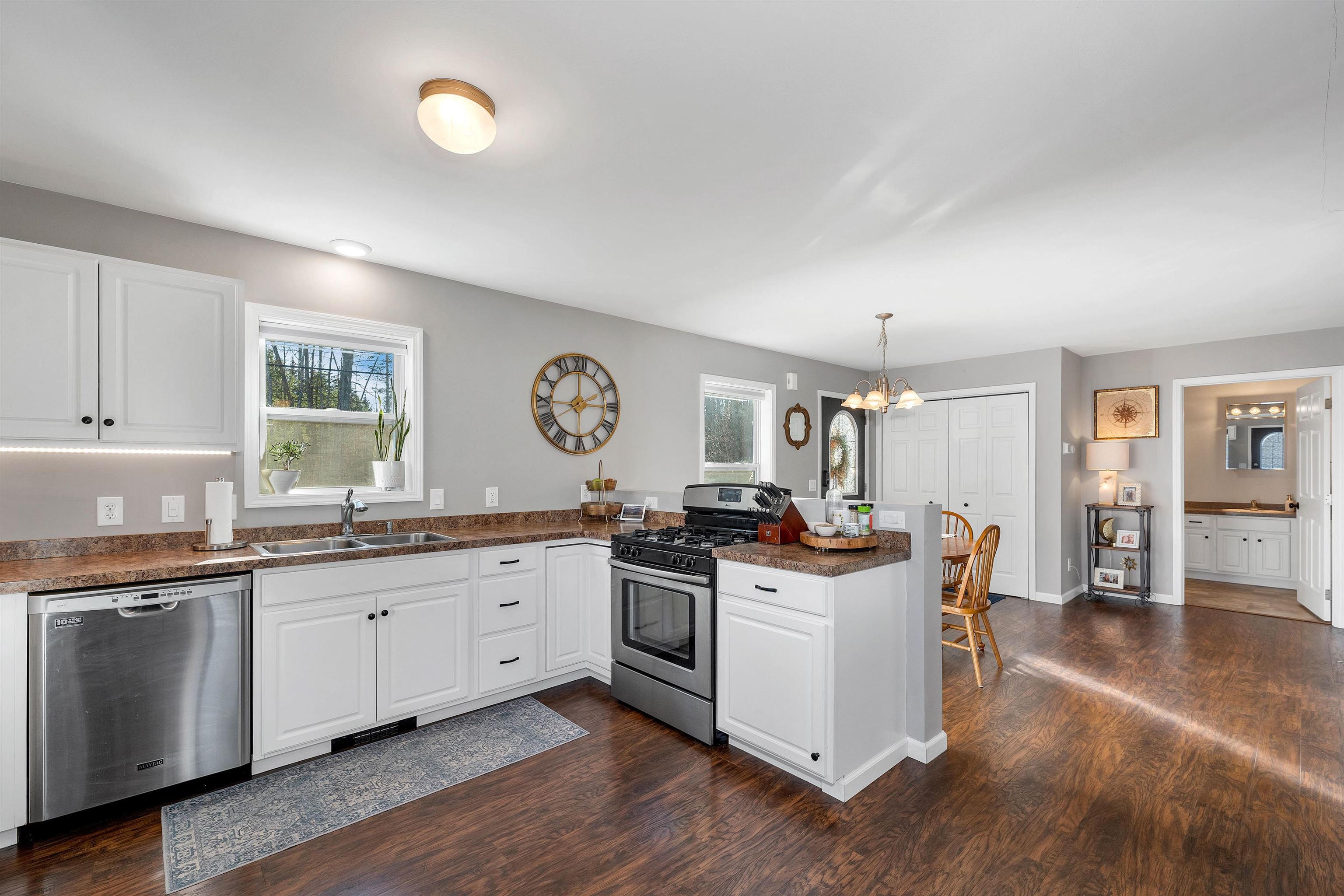 730 Bradford Rd, Newport, NH 03773