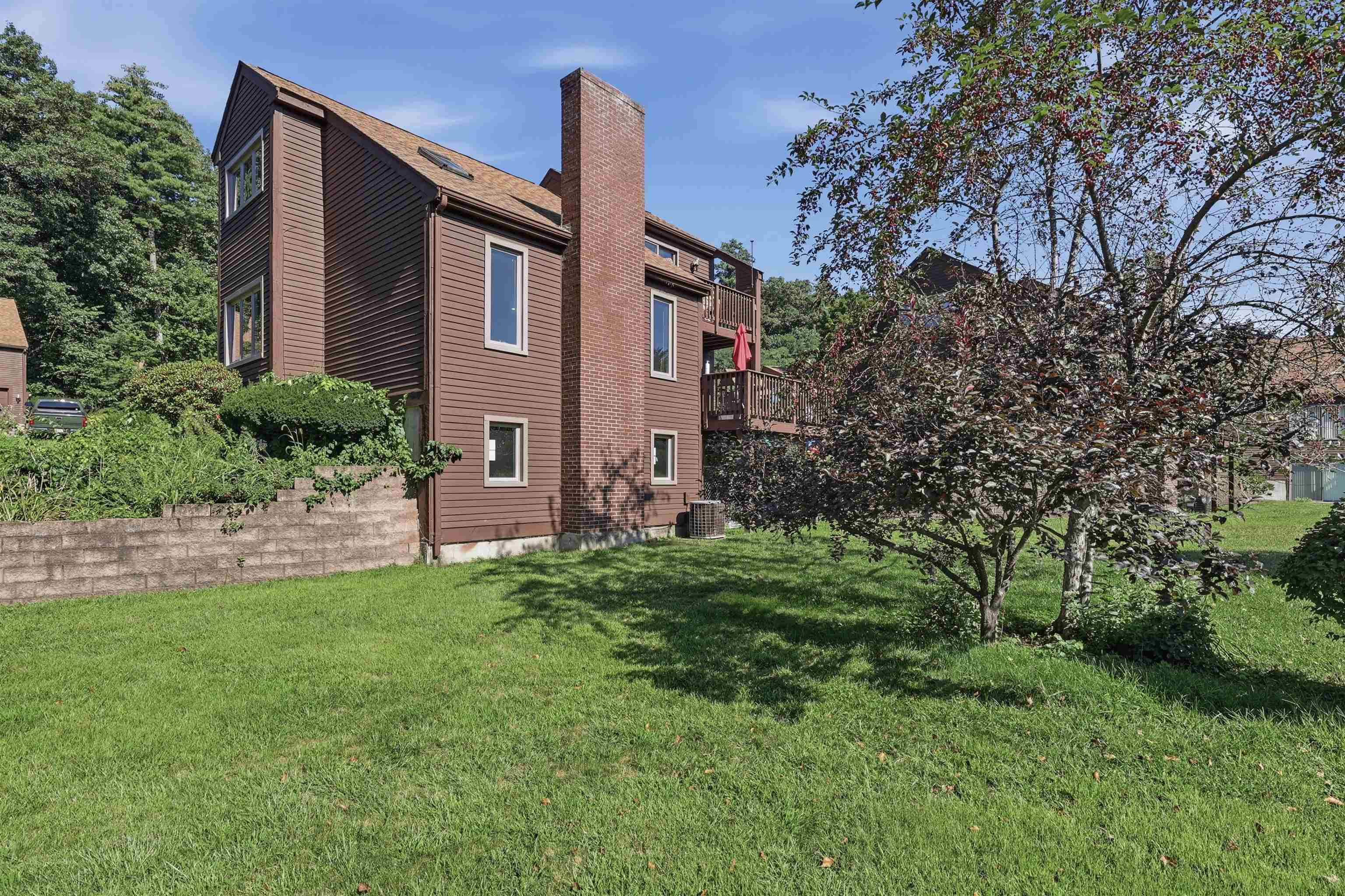 8 Gloucester Ln #41, Nashua, NH 03063