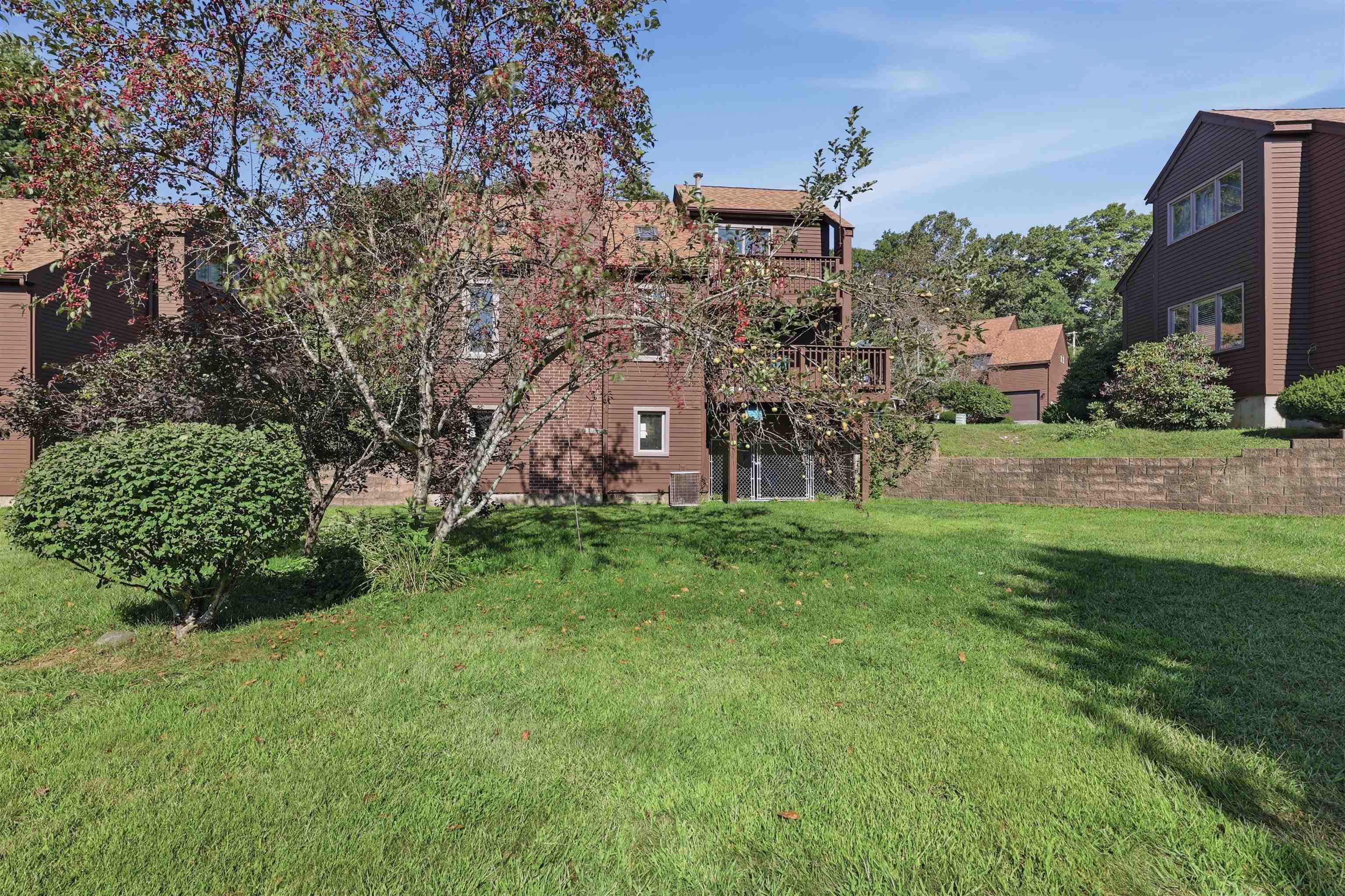 8 Gloucester Ln #41, Nashua, NH 03063