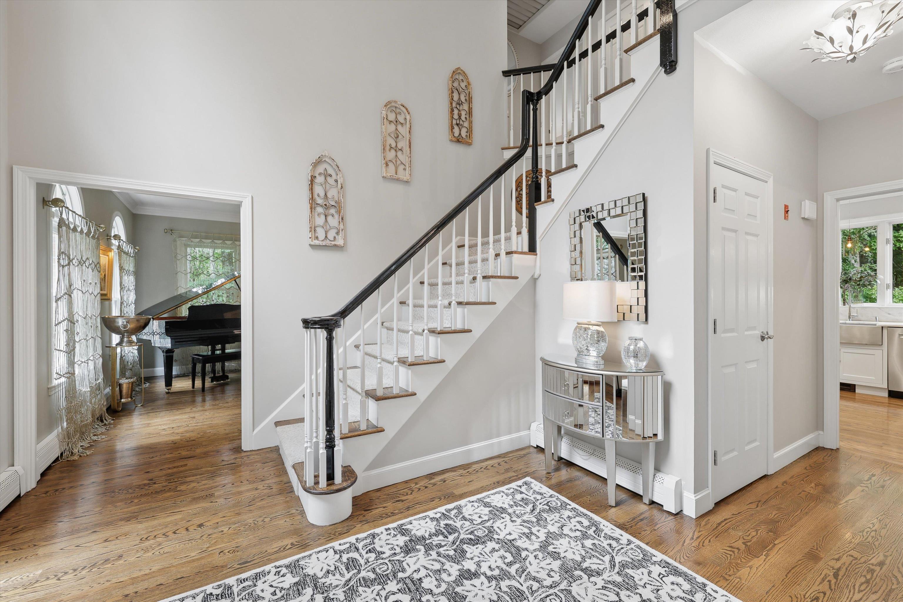4 Newfane Rd, Bedford, NH 03110