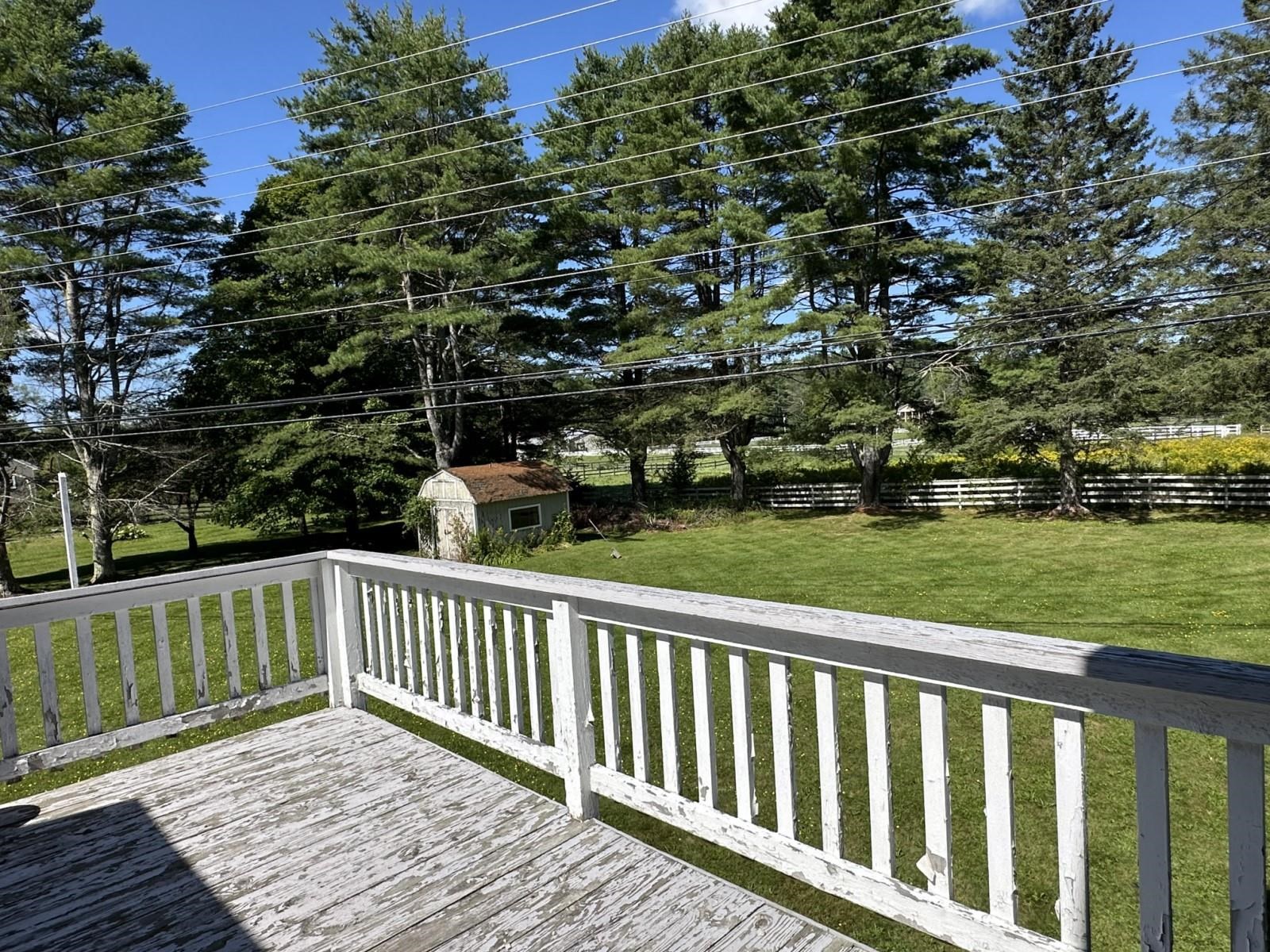 Rear Deck Off Living Room 26056463