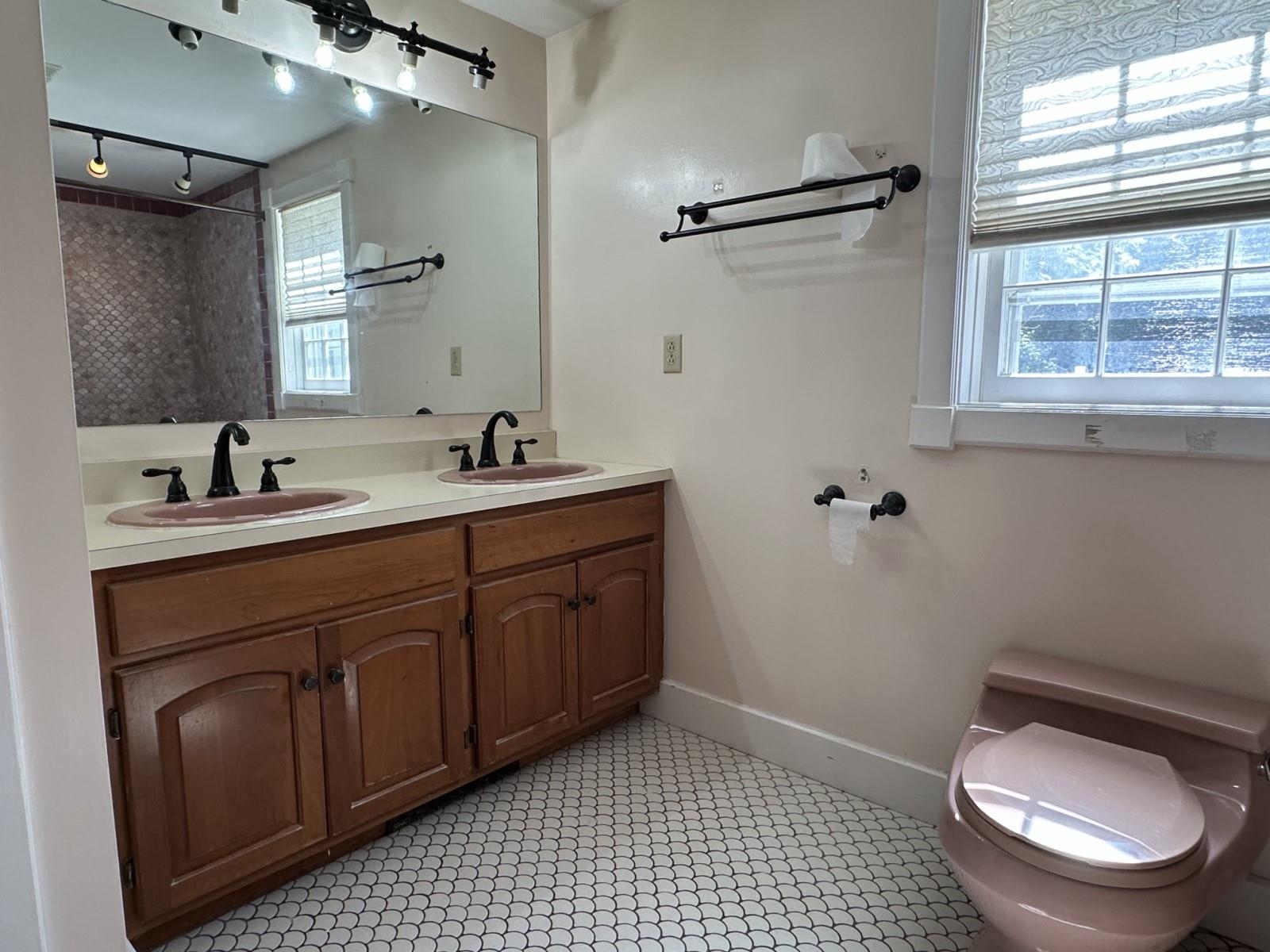 Primary Bath (Private)