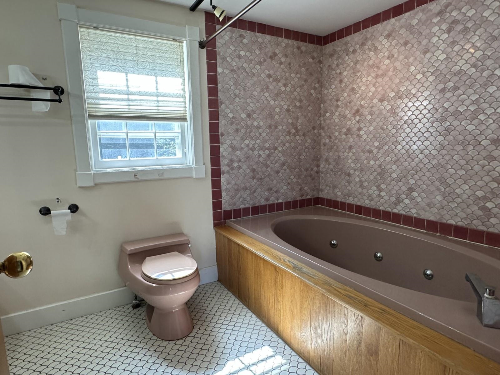 Primary Bath (Private)