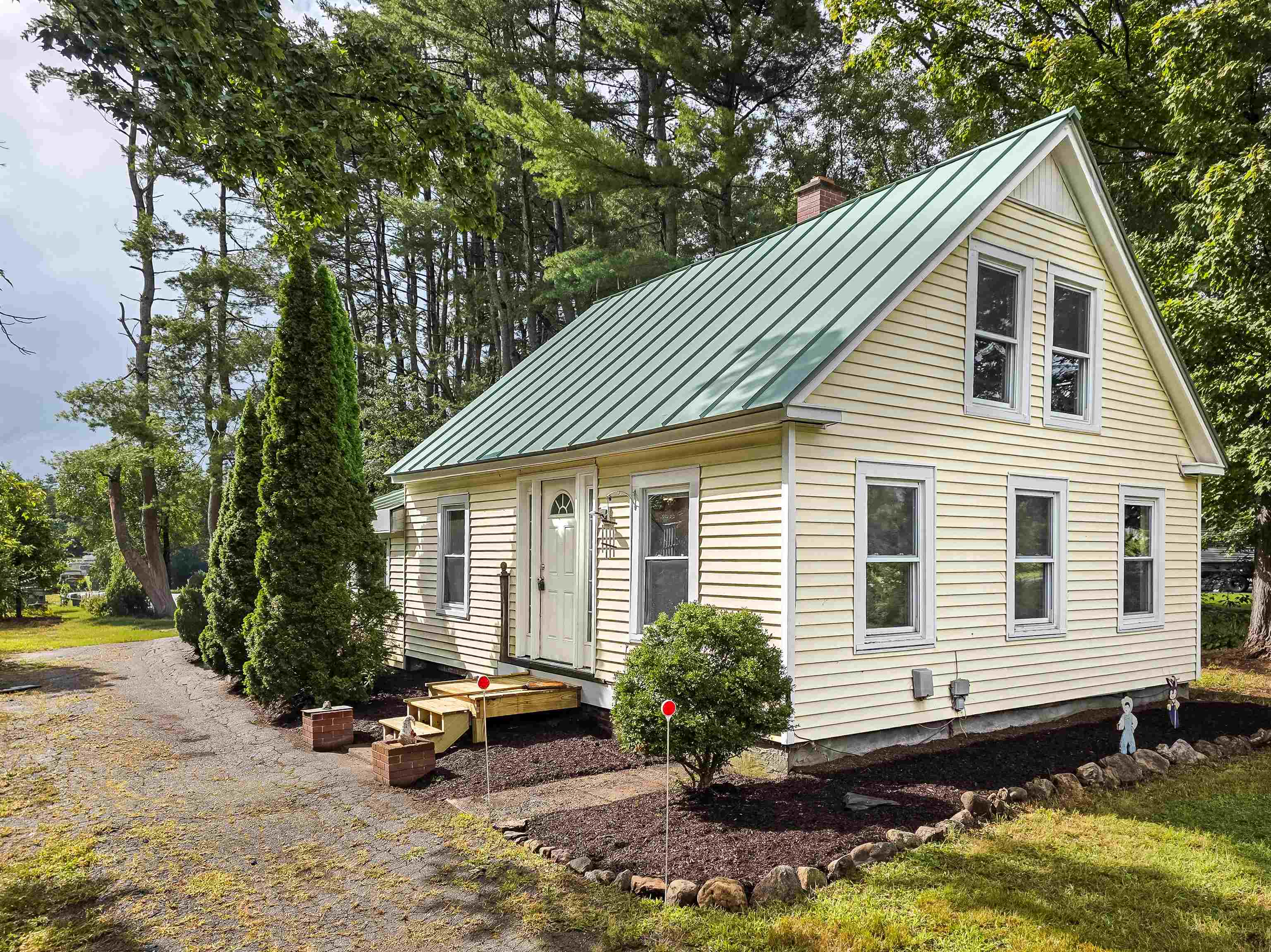 108 Old Church Rd, Claremont, NH 03743