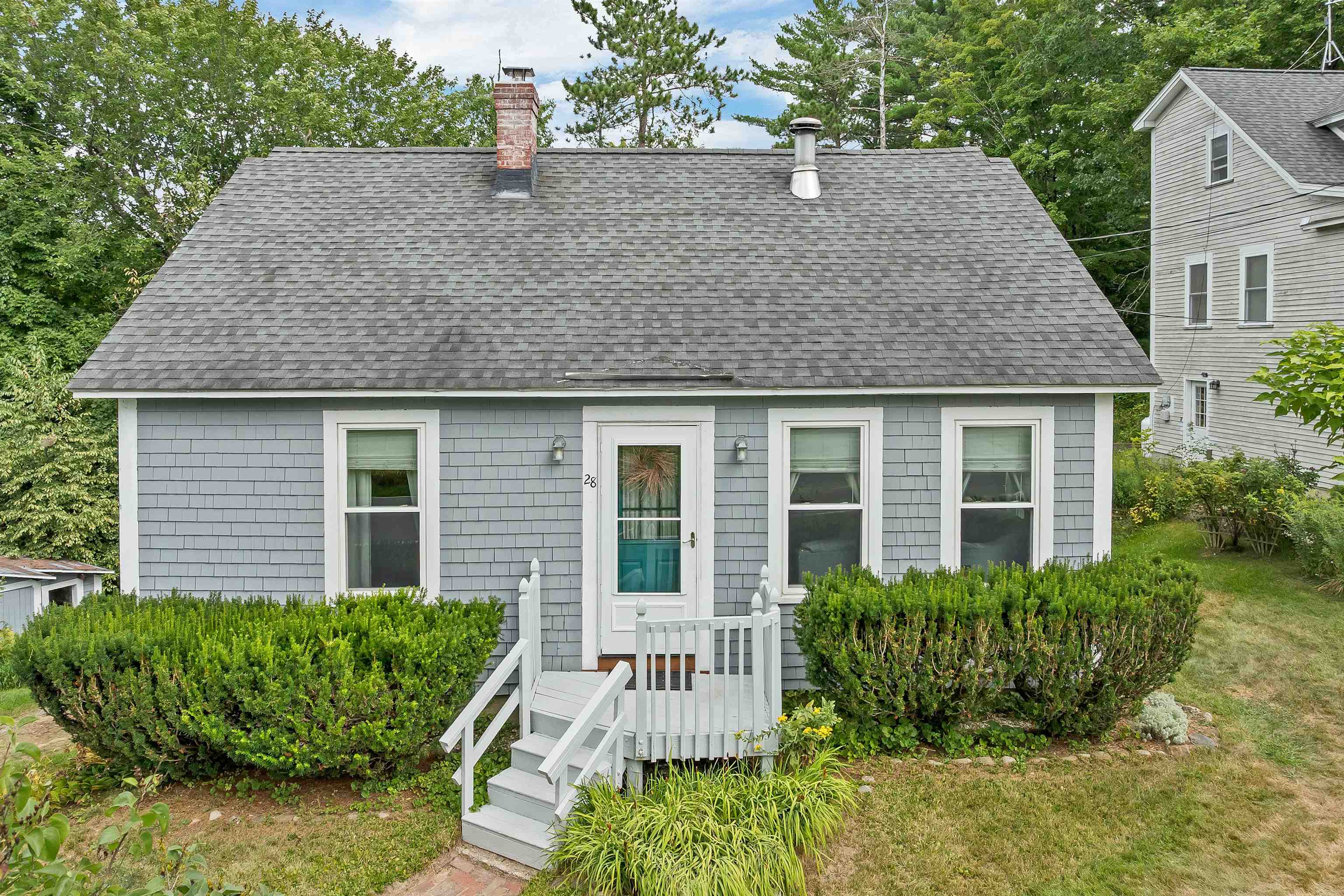 28 S Main St, Pittsfield, NH 03263