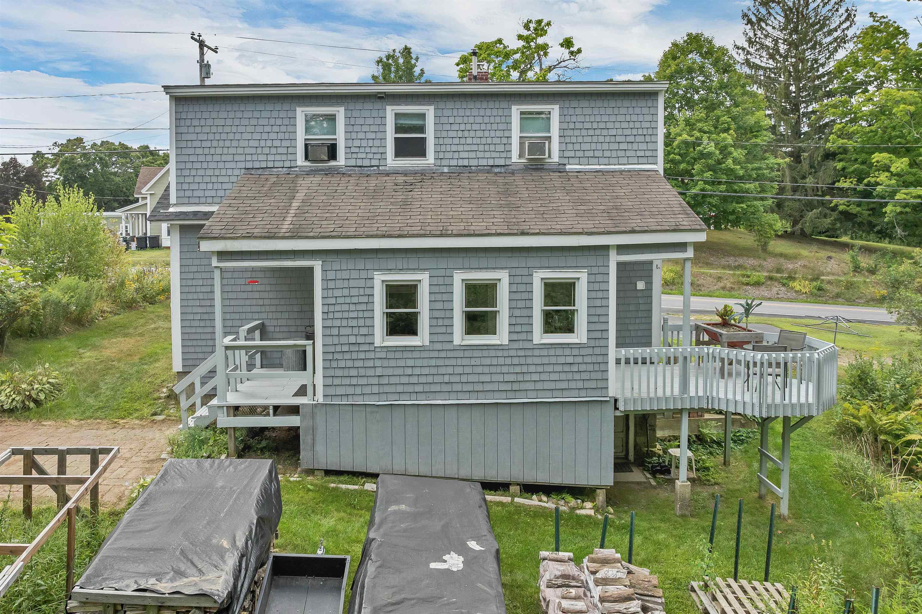 28 S Main St, Pittsfield, NH 03263