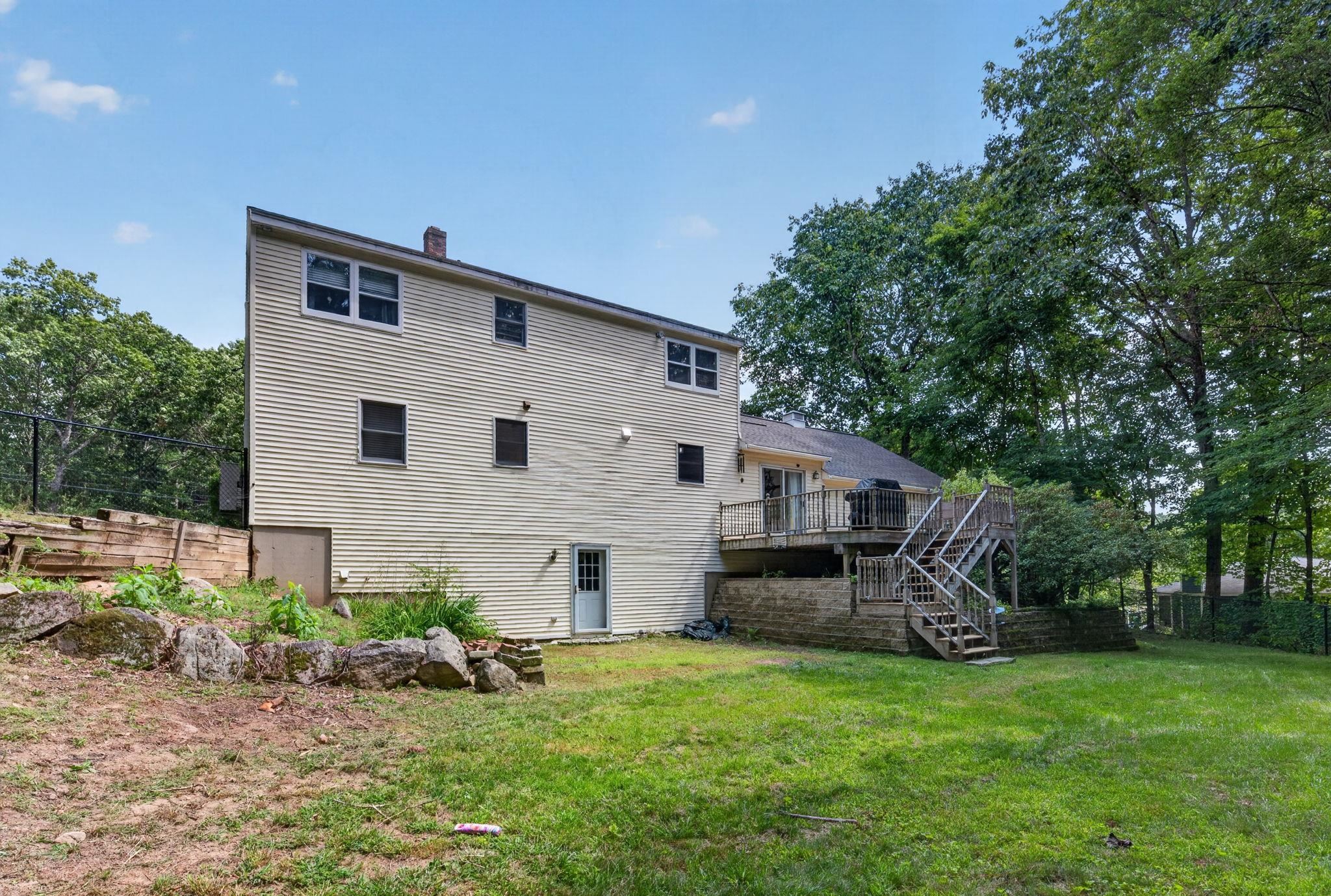 13 Helen Dr, Hooksett, NH 03106