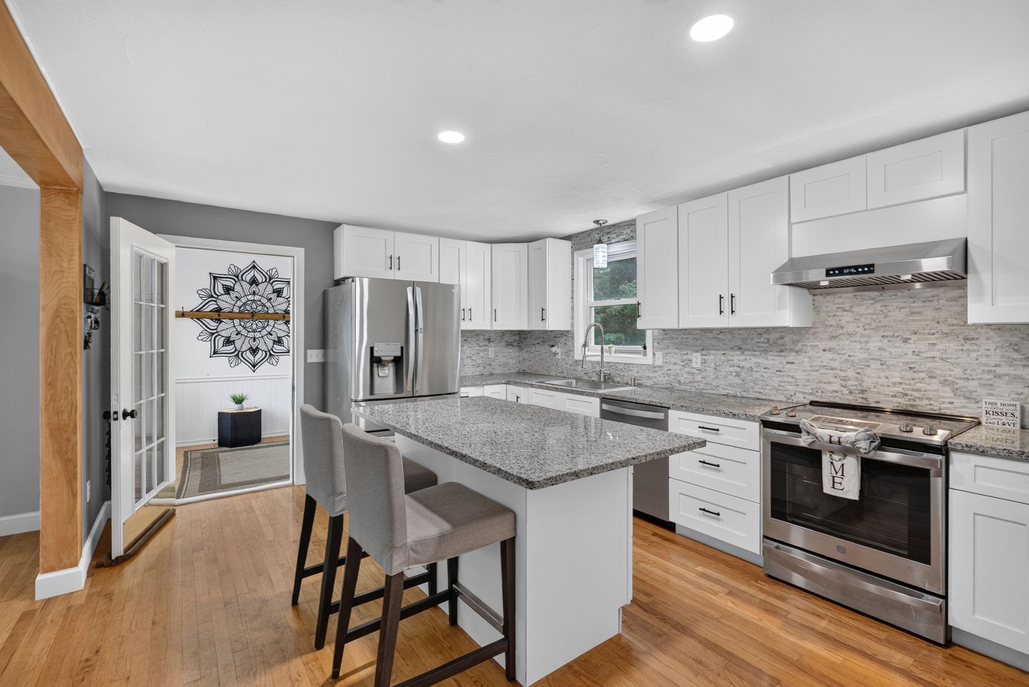 13 Helen Dr, Hooksett, NH 03106