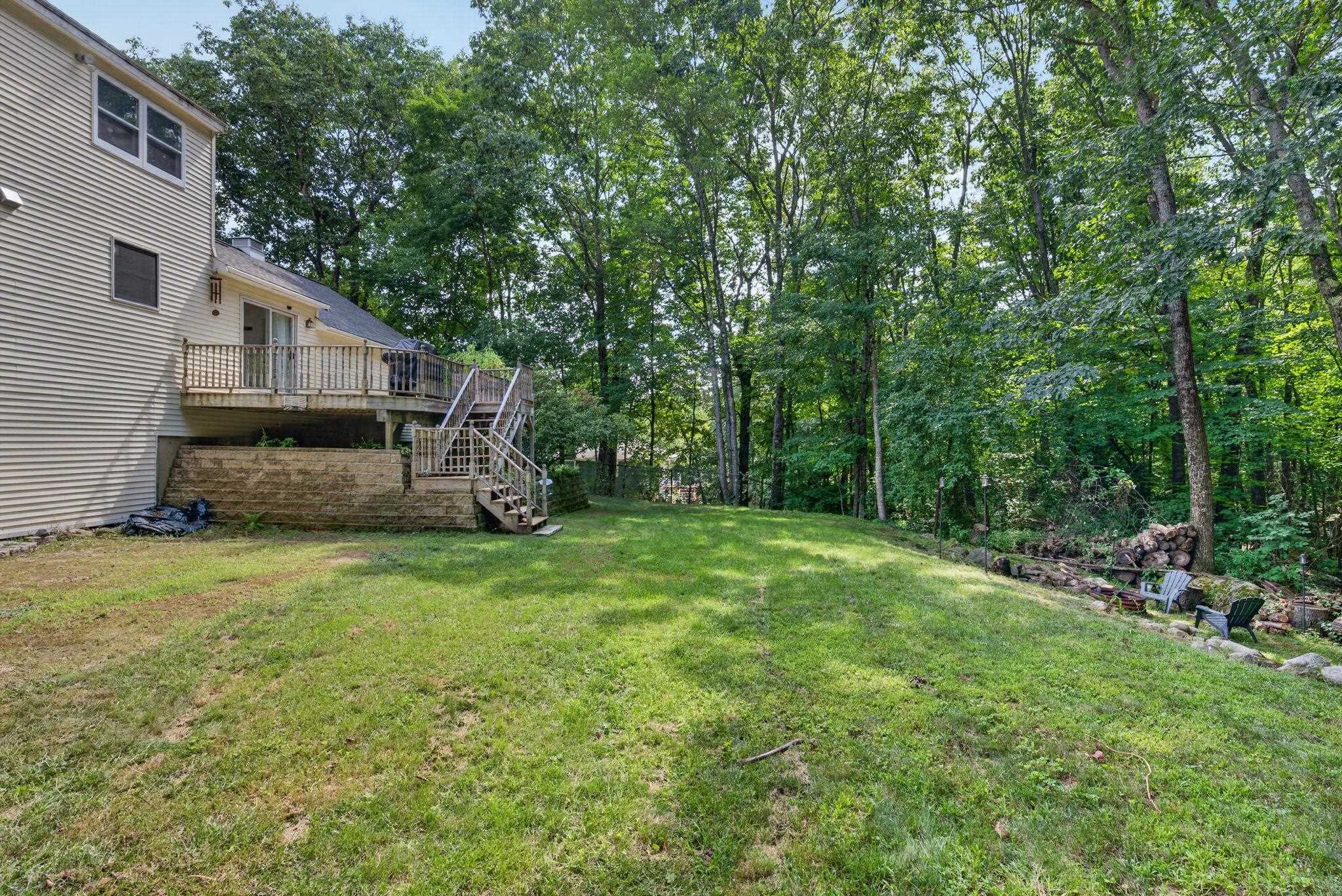 13 Helen Dr, Hooksett, NH 03106
