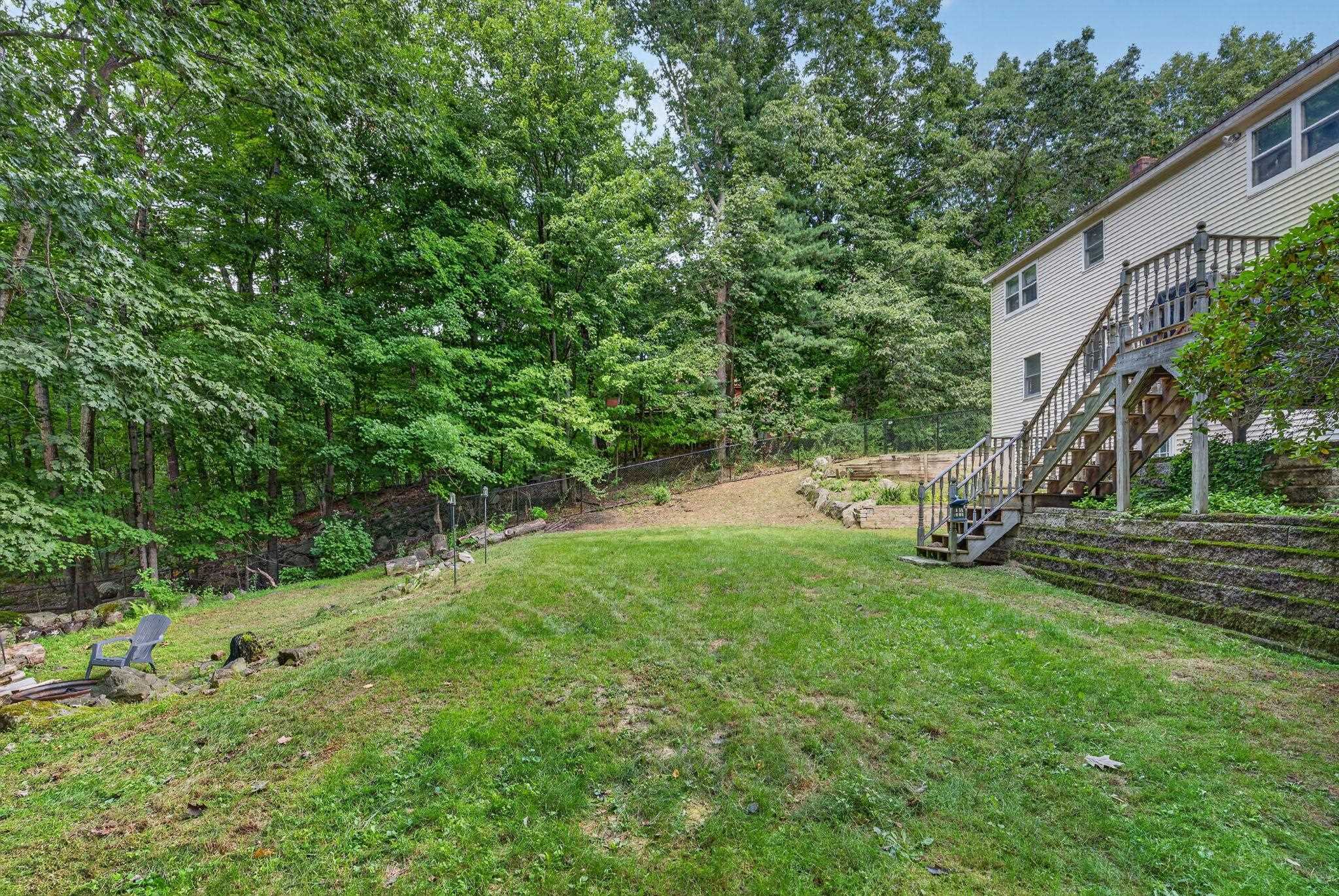 13 Helen Dr, Hooksett, NH 03106