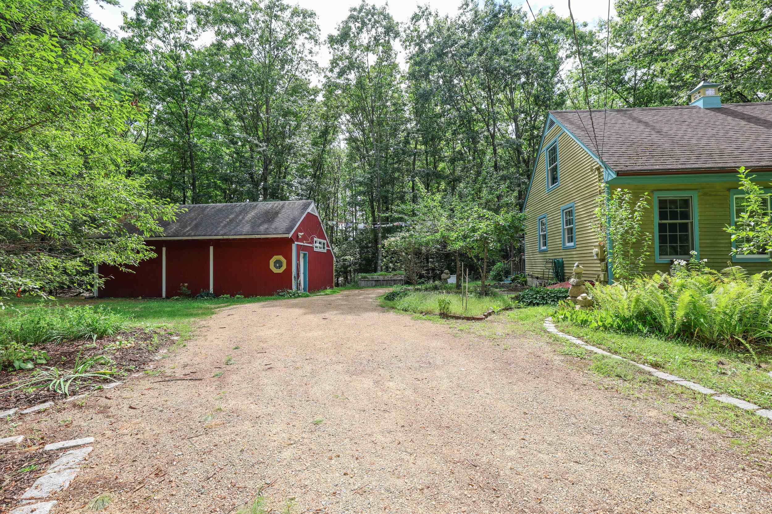 15 Ledge Rd, Chester, NH 03036