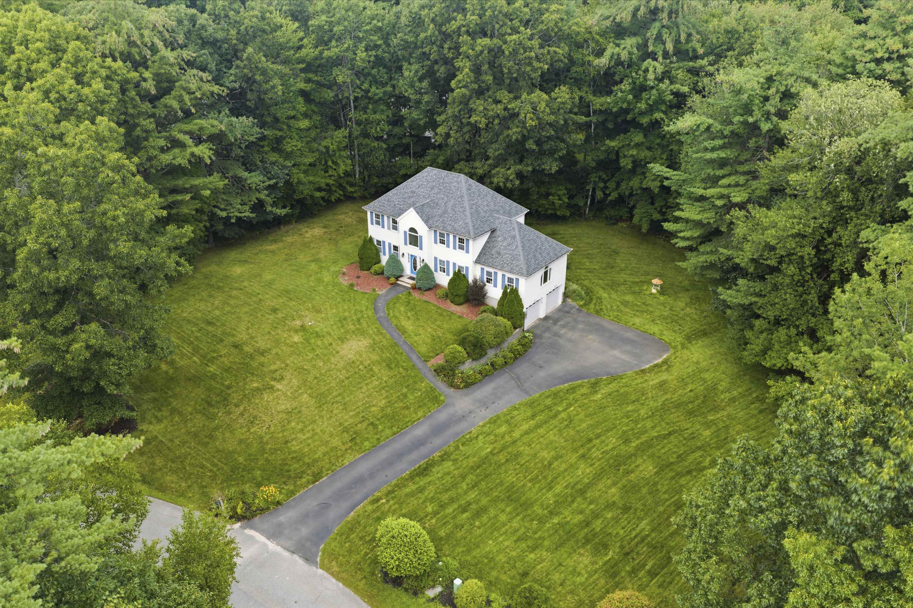 9 Alexandra Dr, Pelham, NH 03076