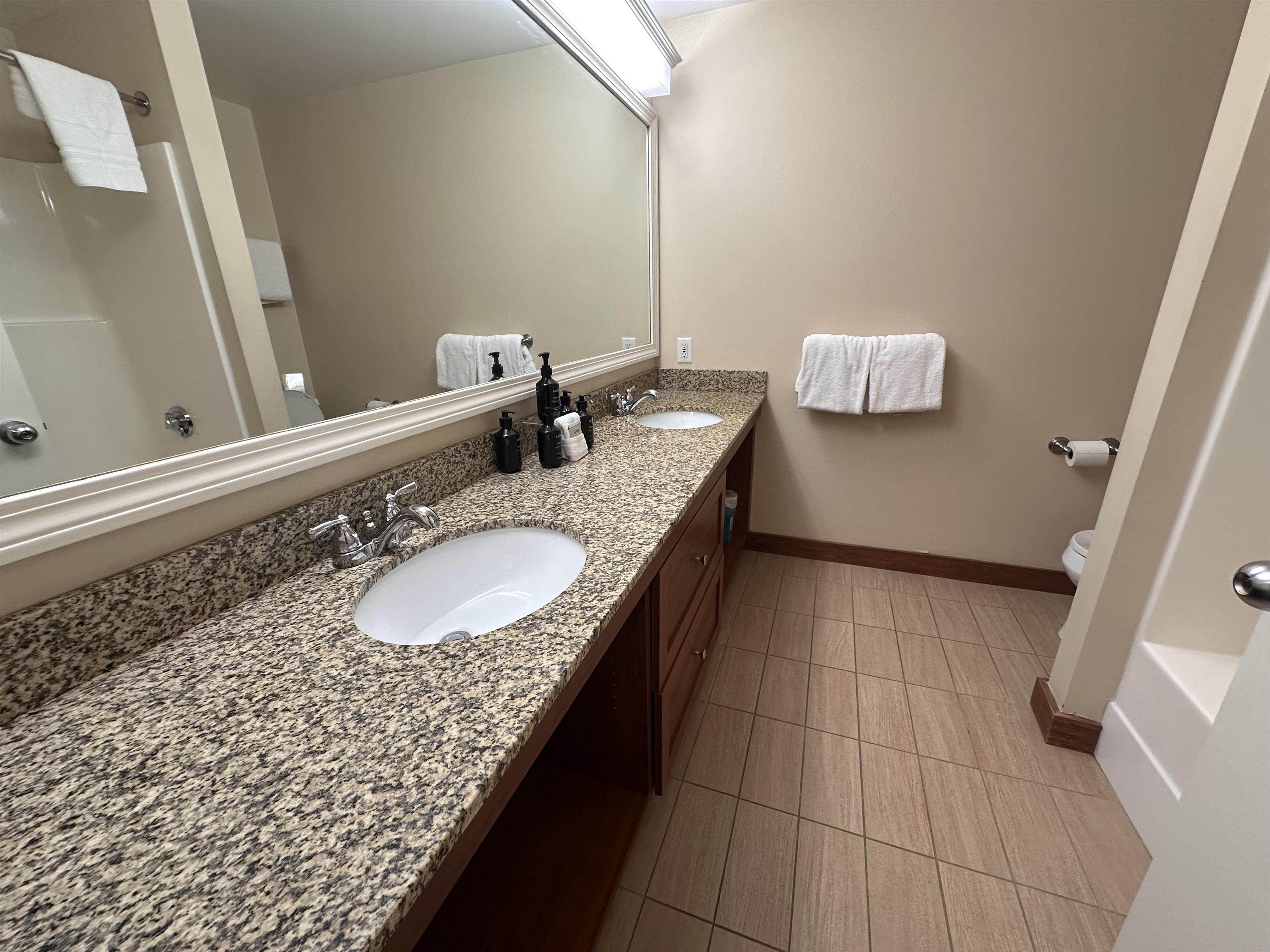 Full bathroom with tub/shower