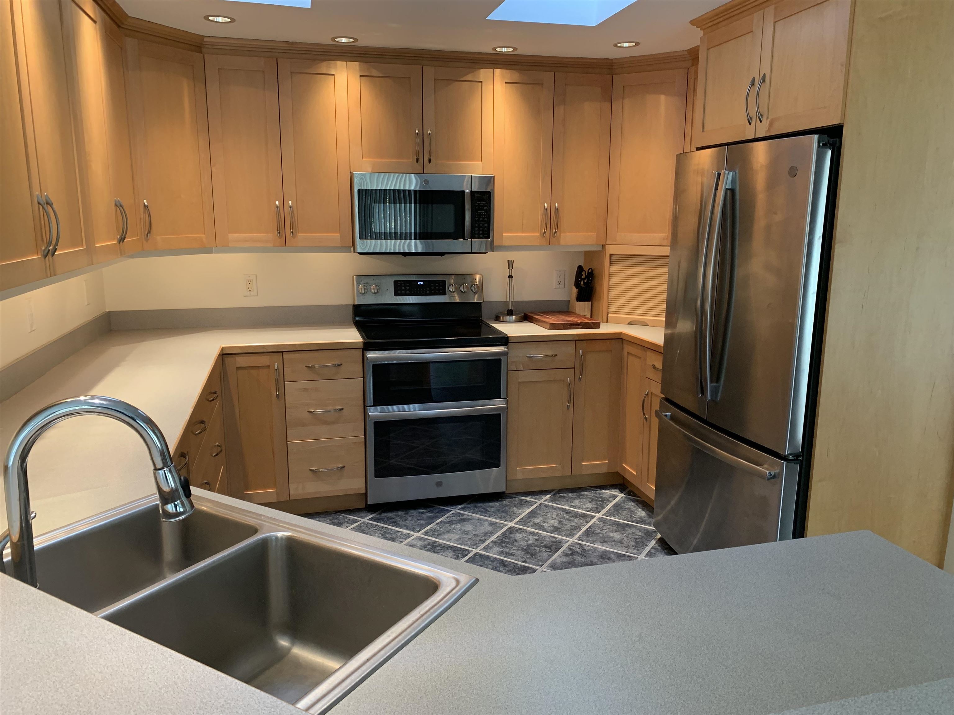 16 Windsor Blvd, Londonderry, NH 03053