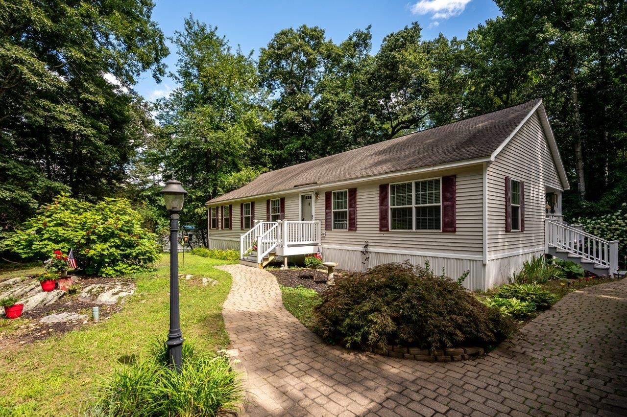 32 Bunker Ln, Madbury, NH 03823