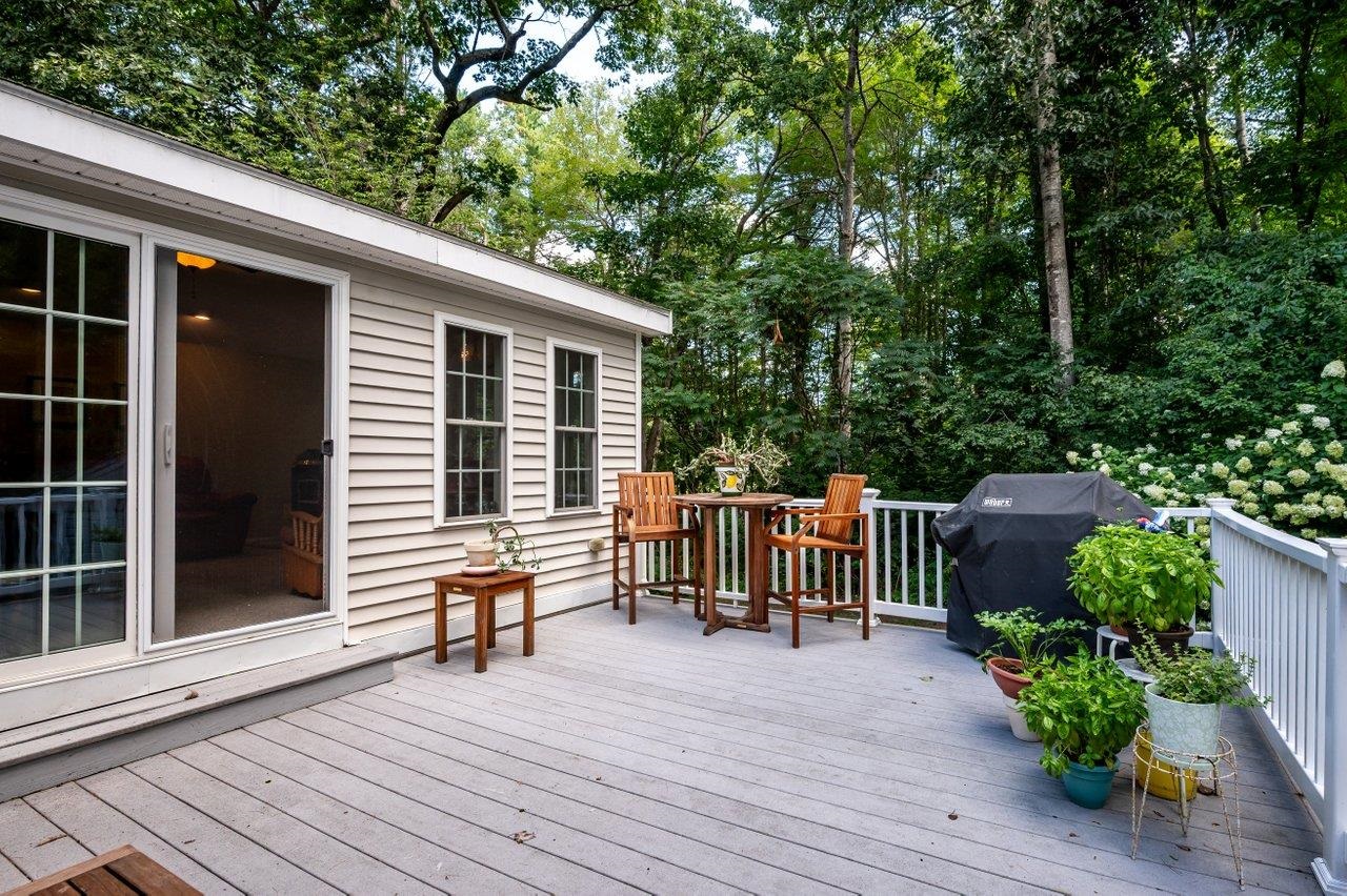 32 Bunker Ln, Madbury, NH 03823