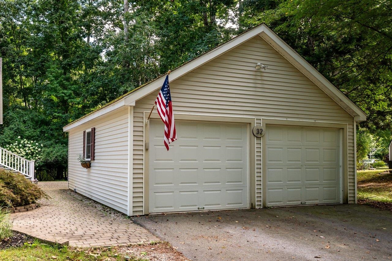 32 Bunker Ln, Madbury, NH 03823