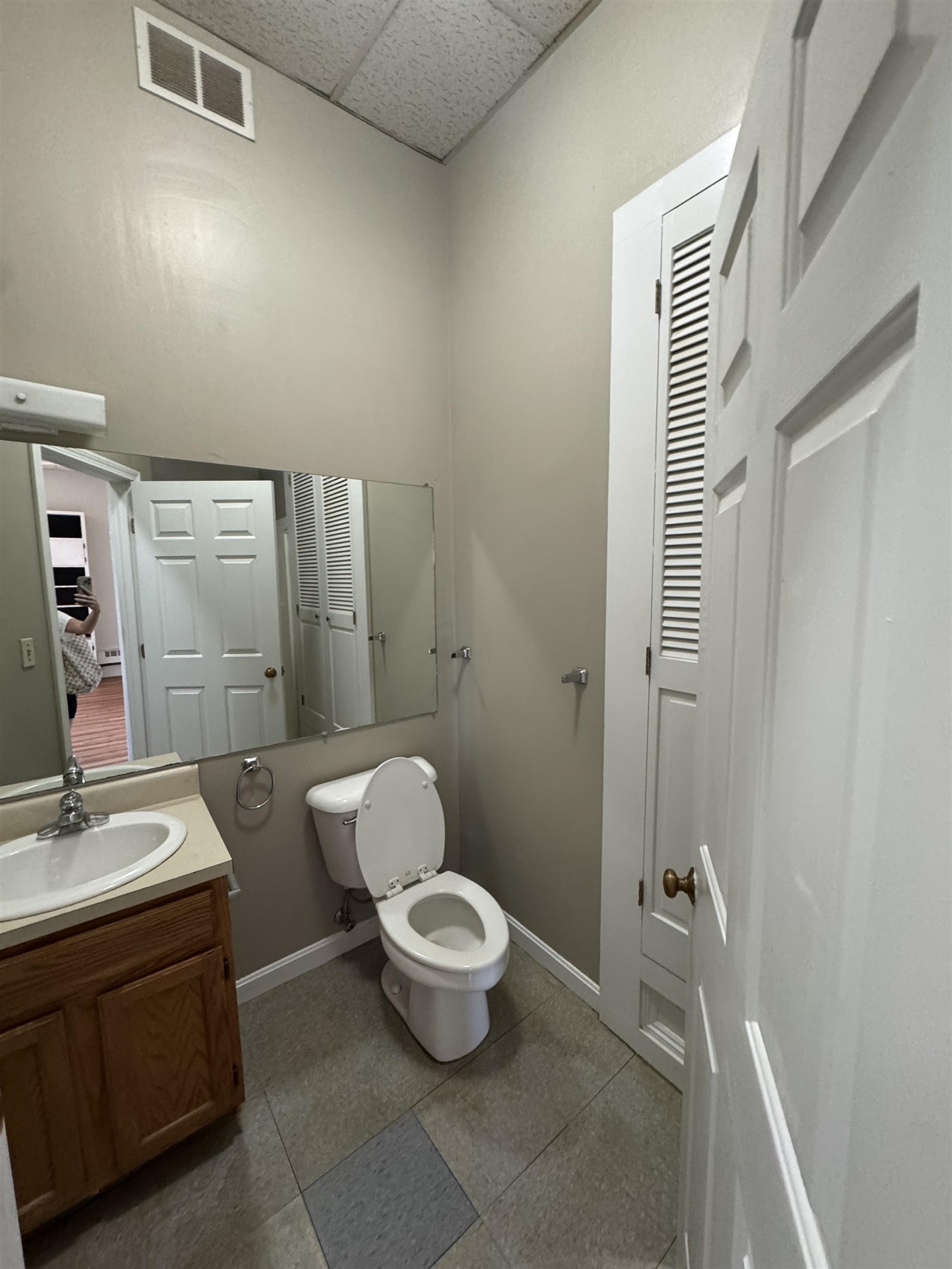 2 Central Sq #208, Keene, NH 03431