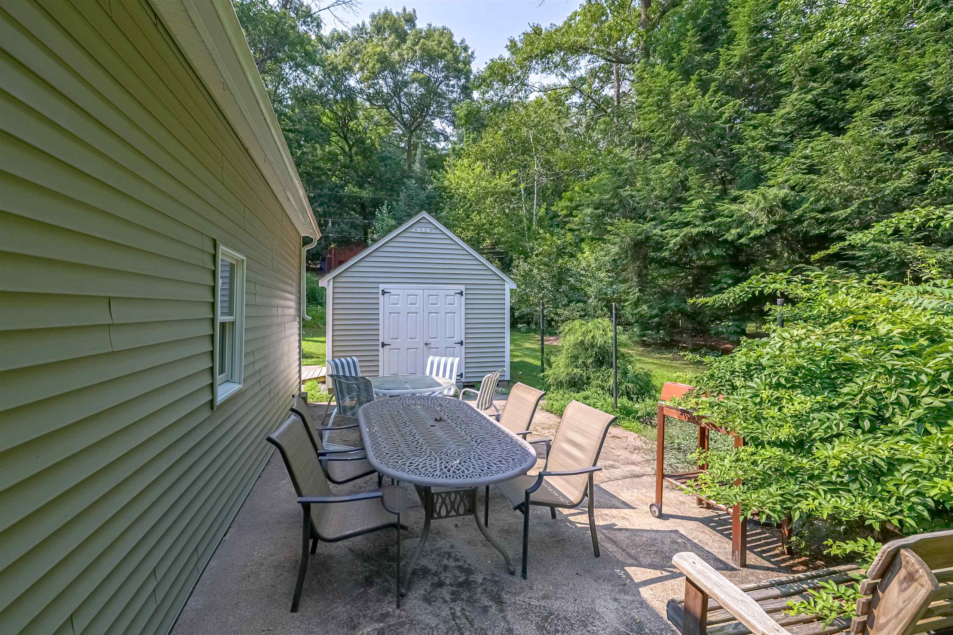23 Beechwood Rd, Hudson, NH 03051