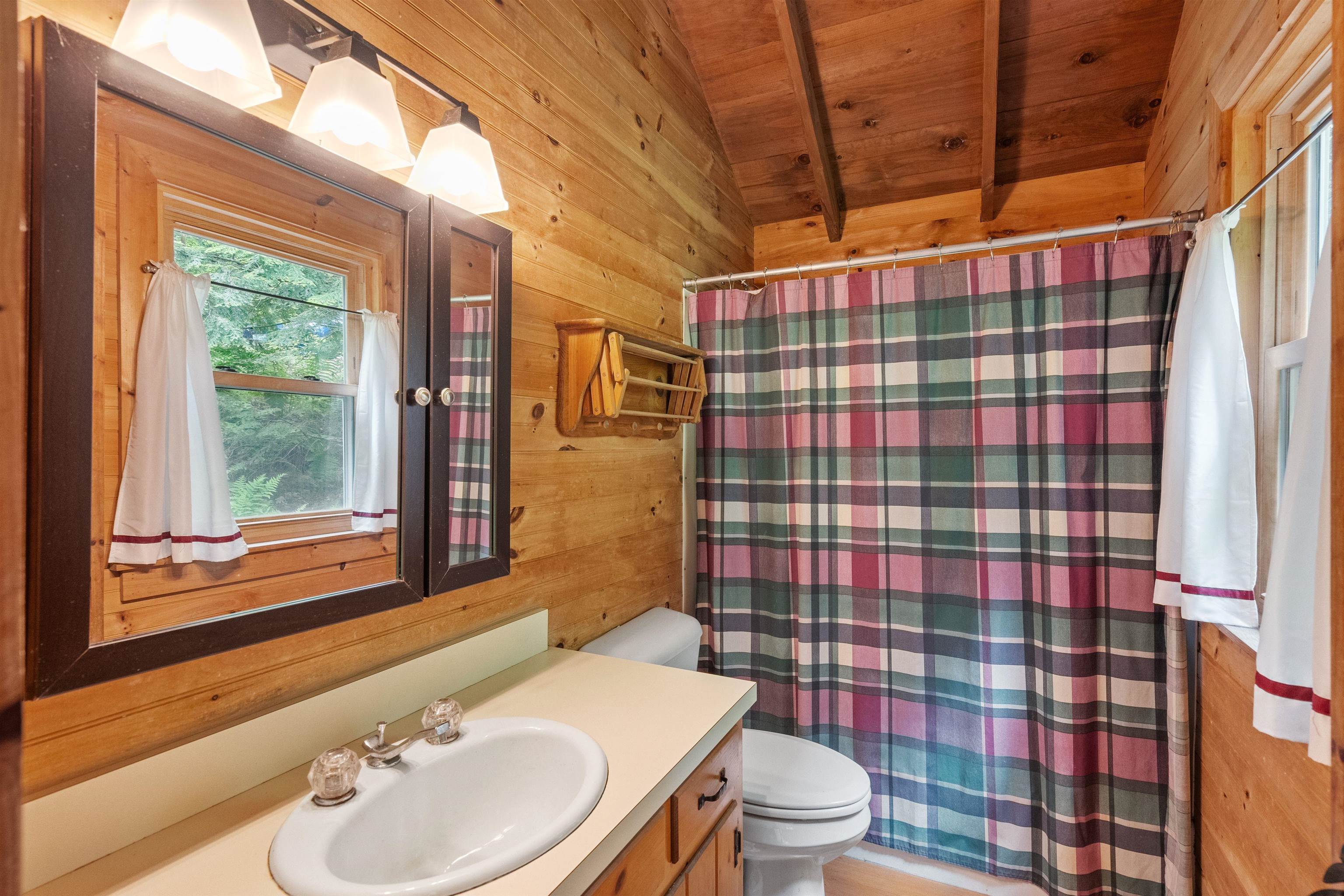 15 Hemlock Way, Holderness, NH 03245