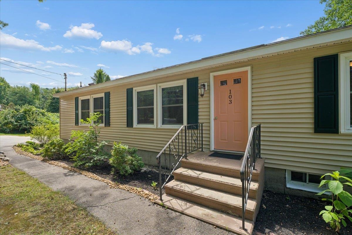 103 Hardy Rd, Londonderry, NH 03053