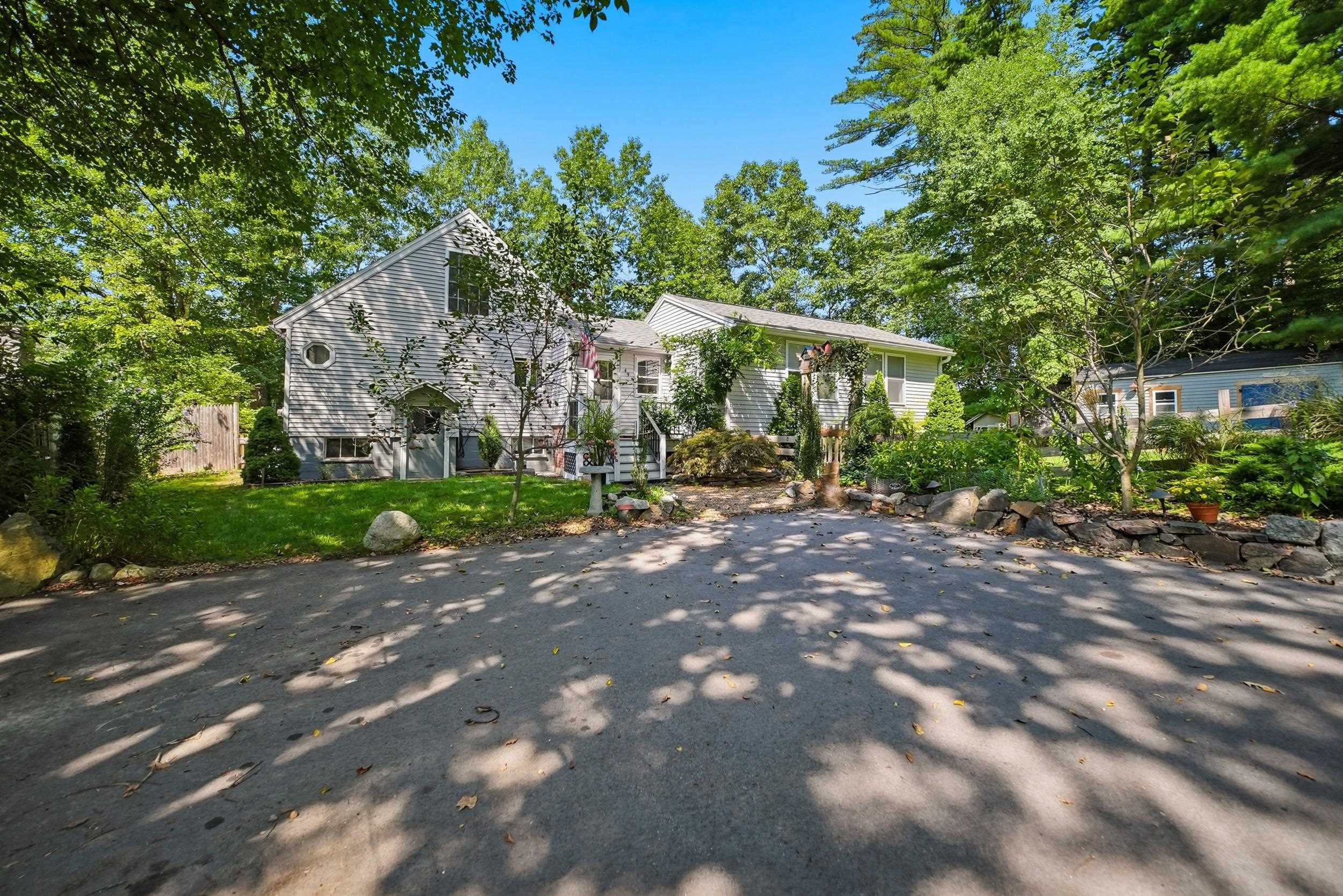49 Millville Cir, Salem, NH 03079
