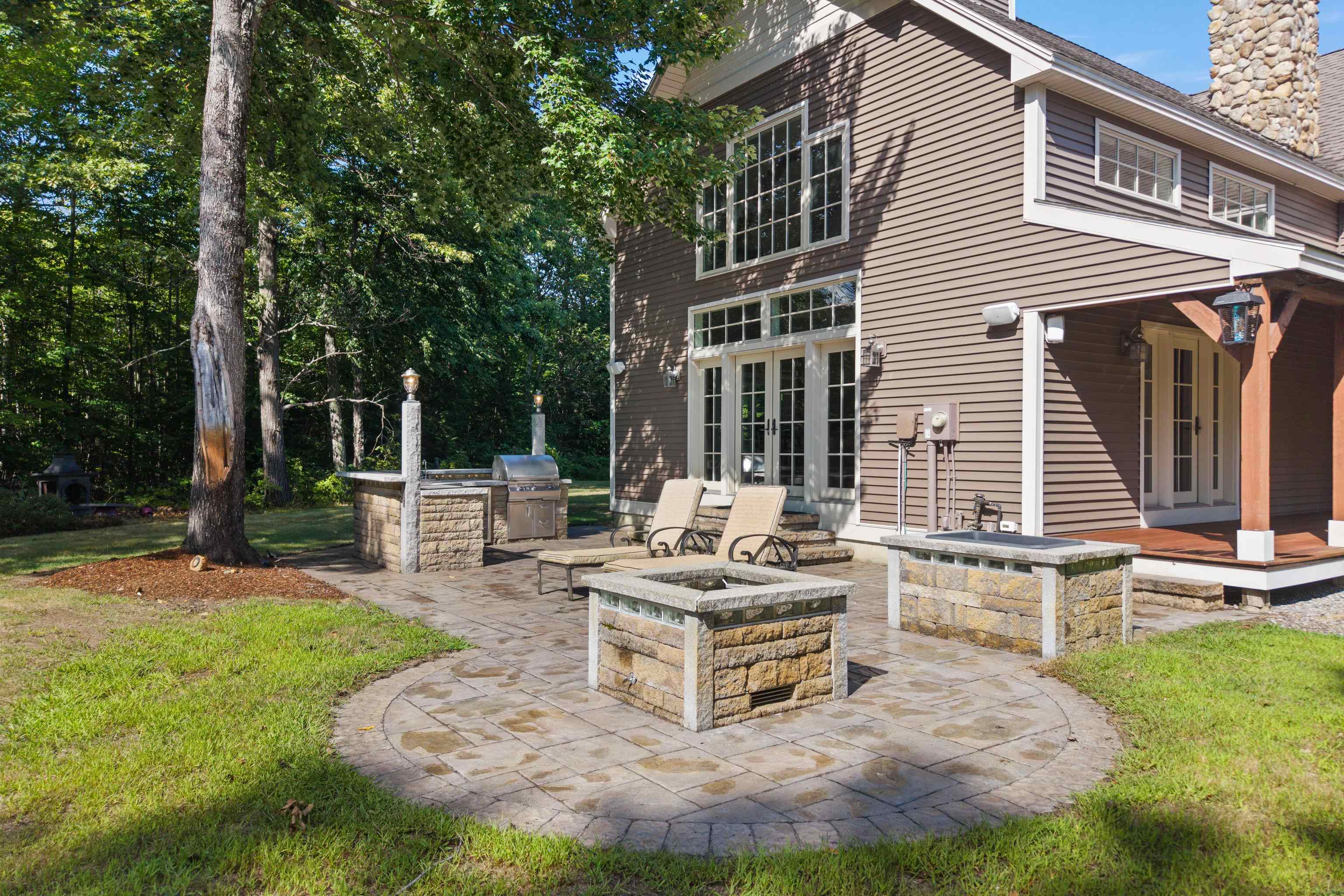 42 Moose Point Dr, Dunbarton, NH 03046