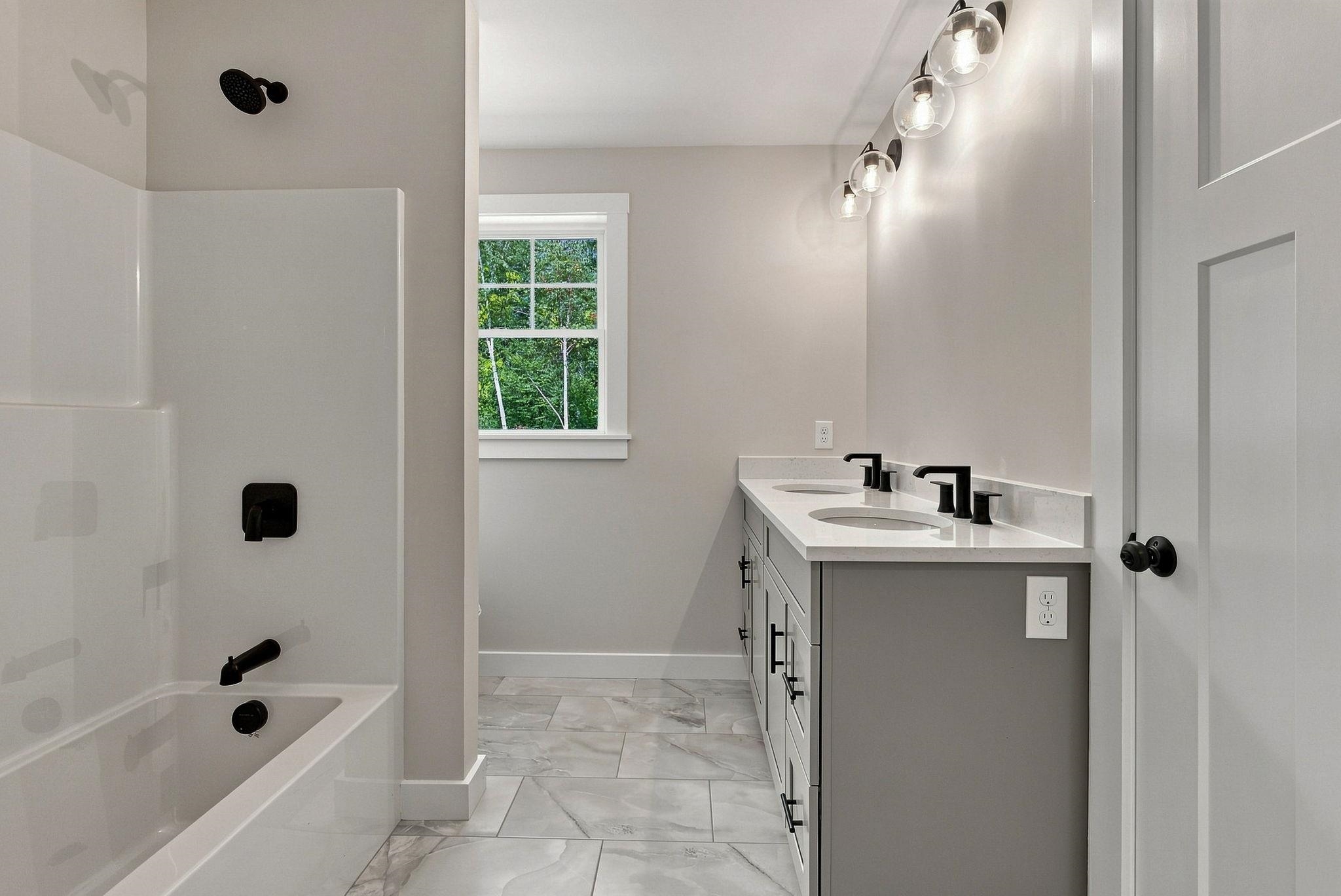 Upper Level Full Bath