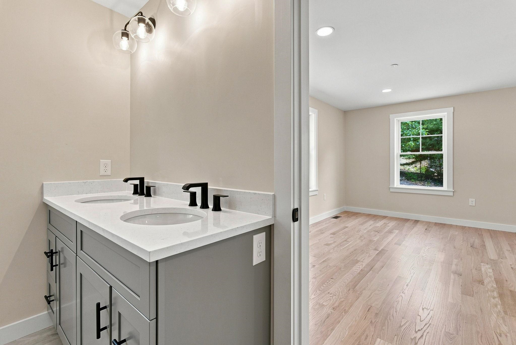 Upper Level Full Bath