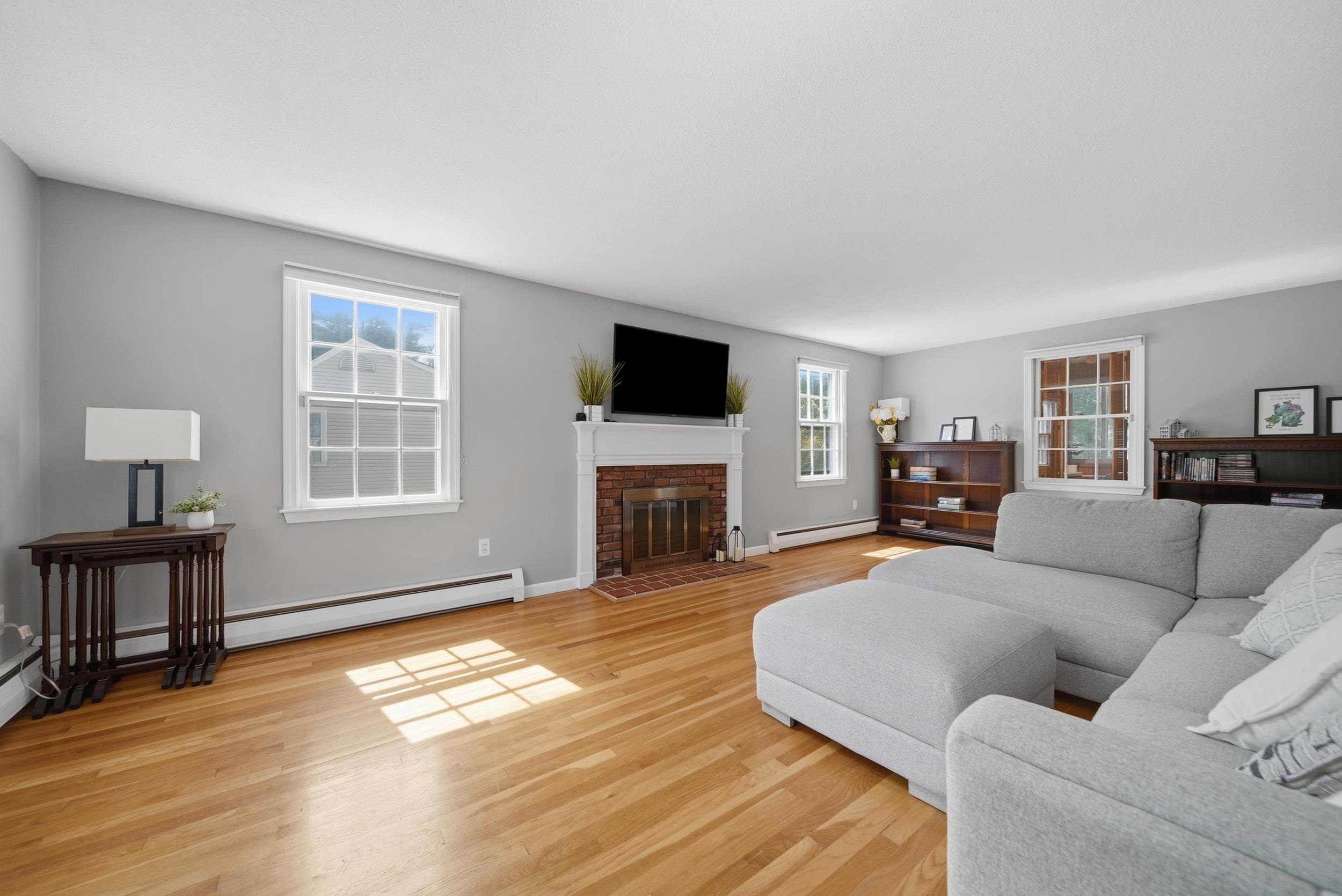 118 Lancelot Ave, Manchester, NH 03104