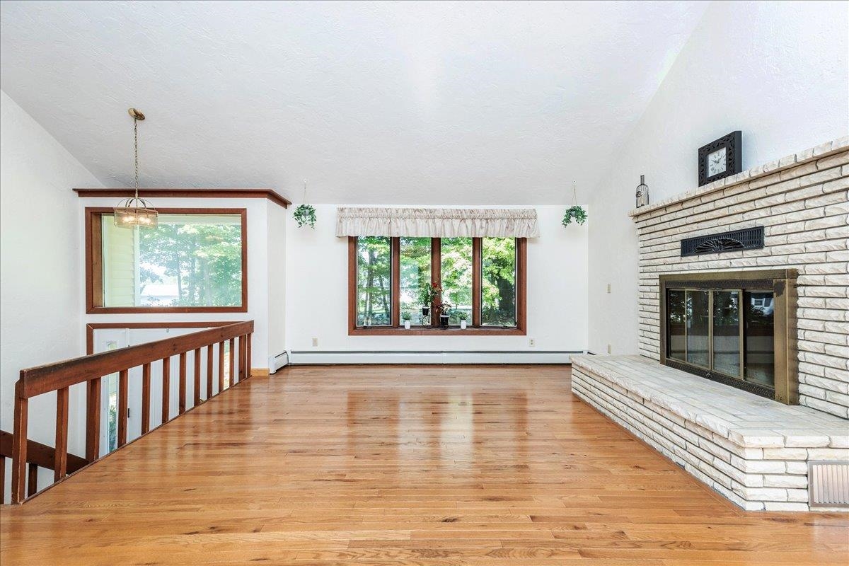 69 Peaslee Rd, Merrimack, NH 03054