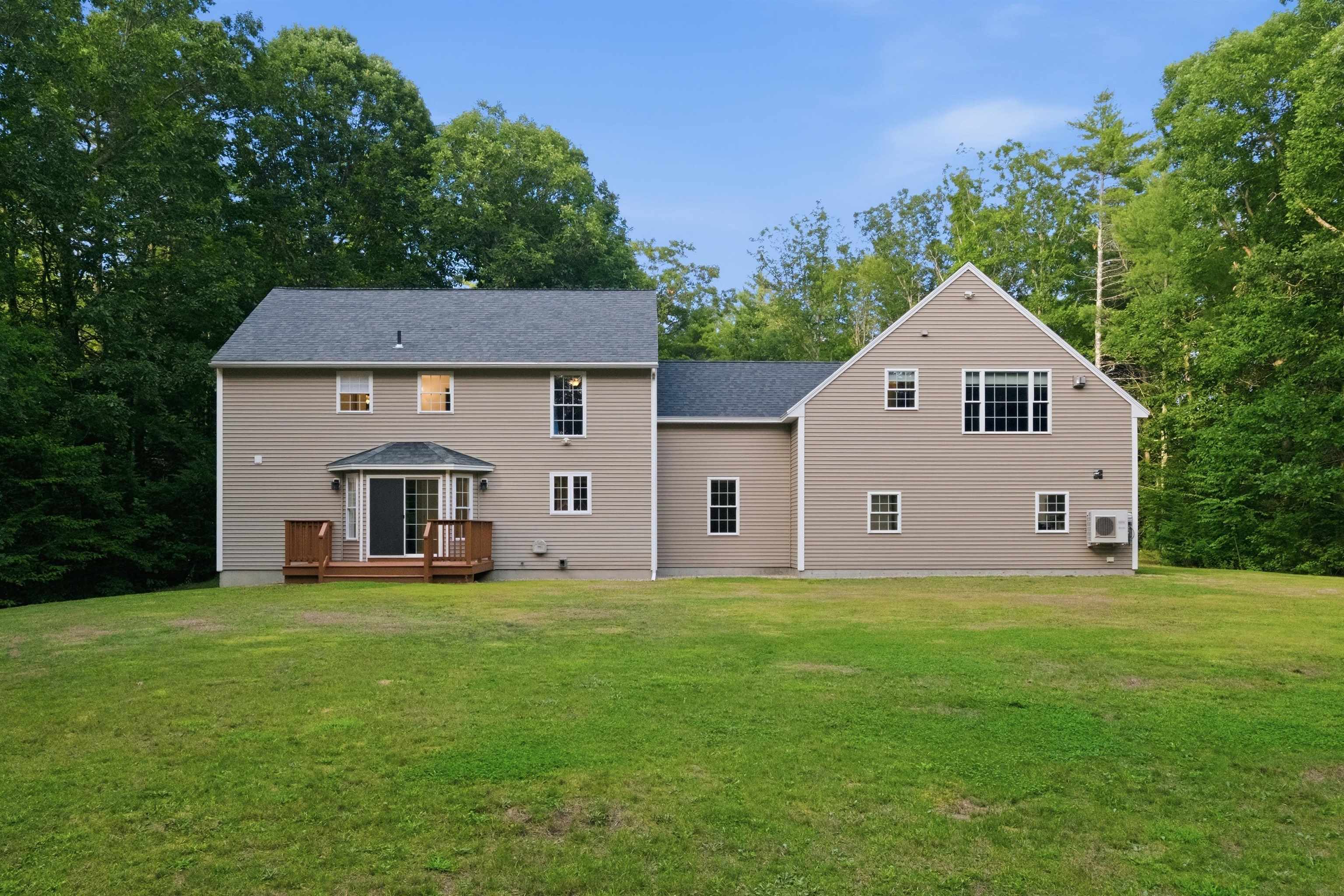 12 Deer Run Ln, Chichester, NH 03258