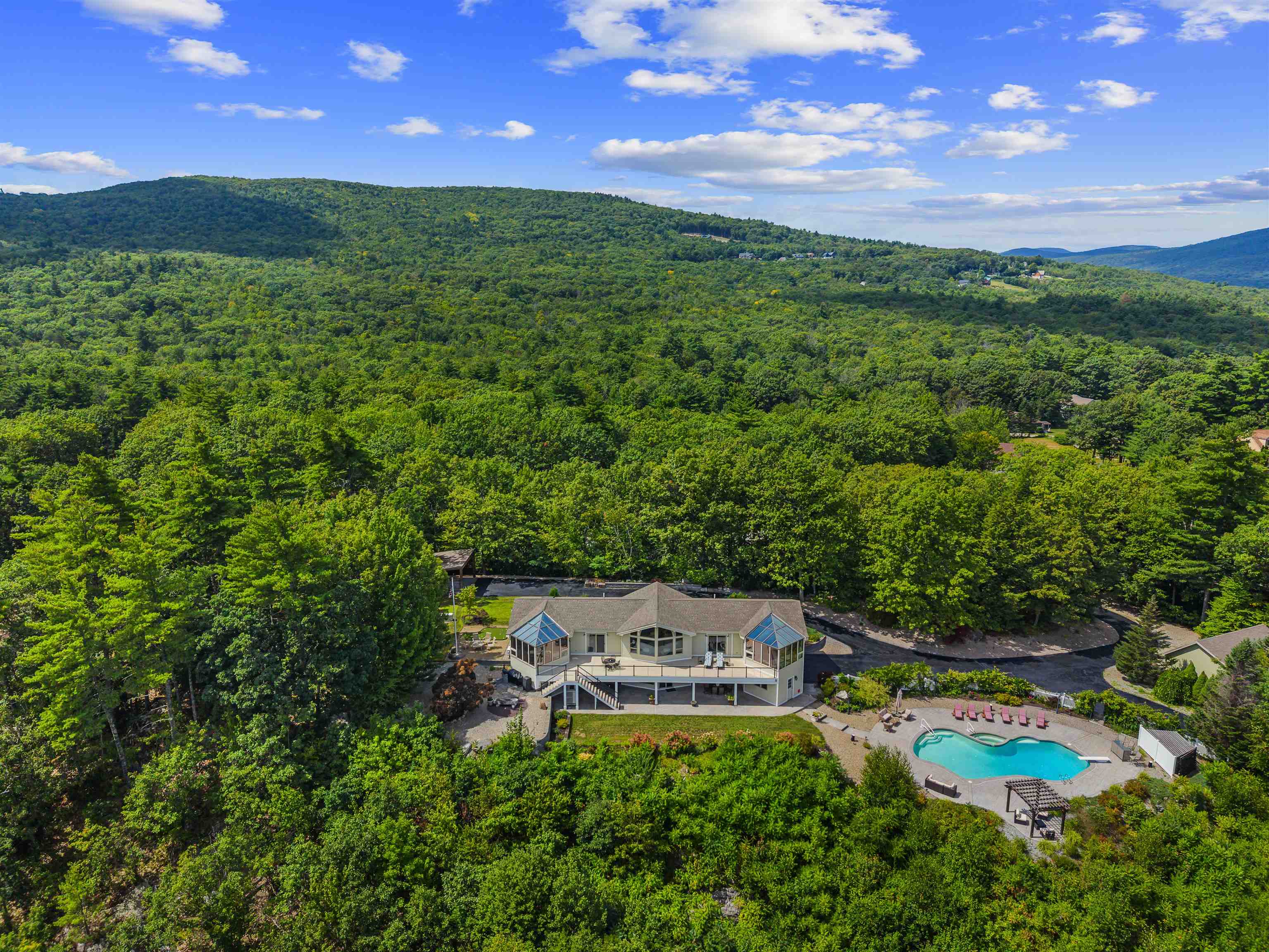 141 Lakewood Dr, Alton, NH 03810