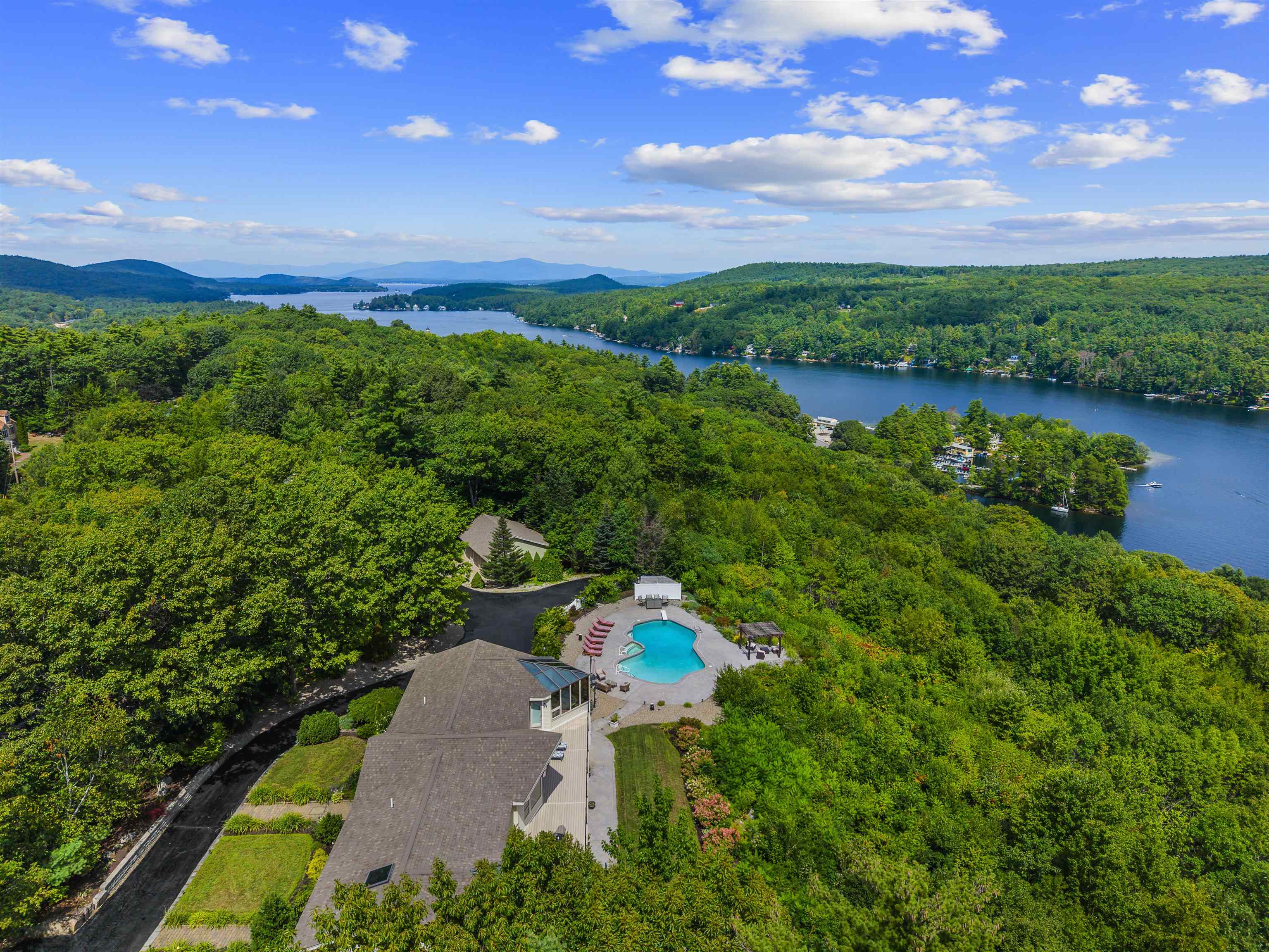 141 Lakewood Dr, Alton, NH 03810