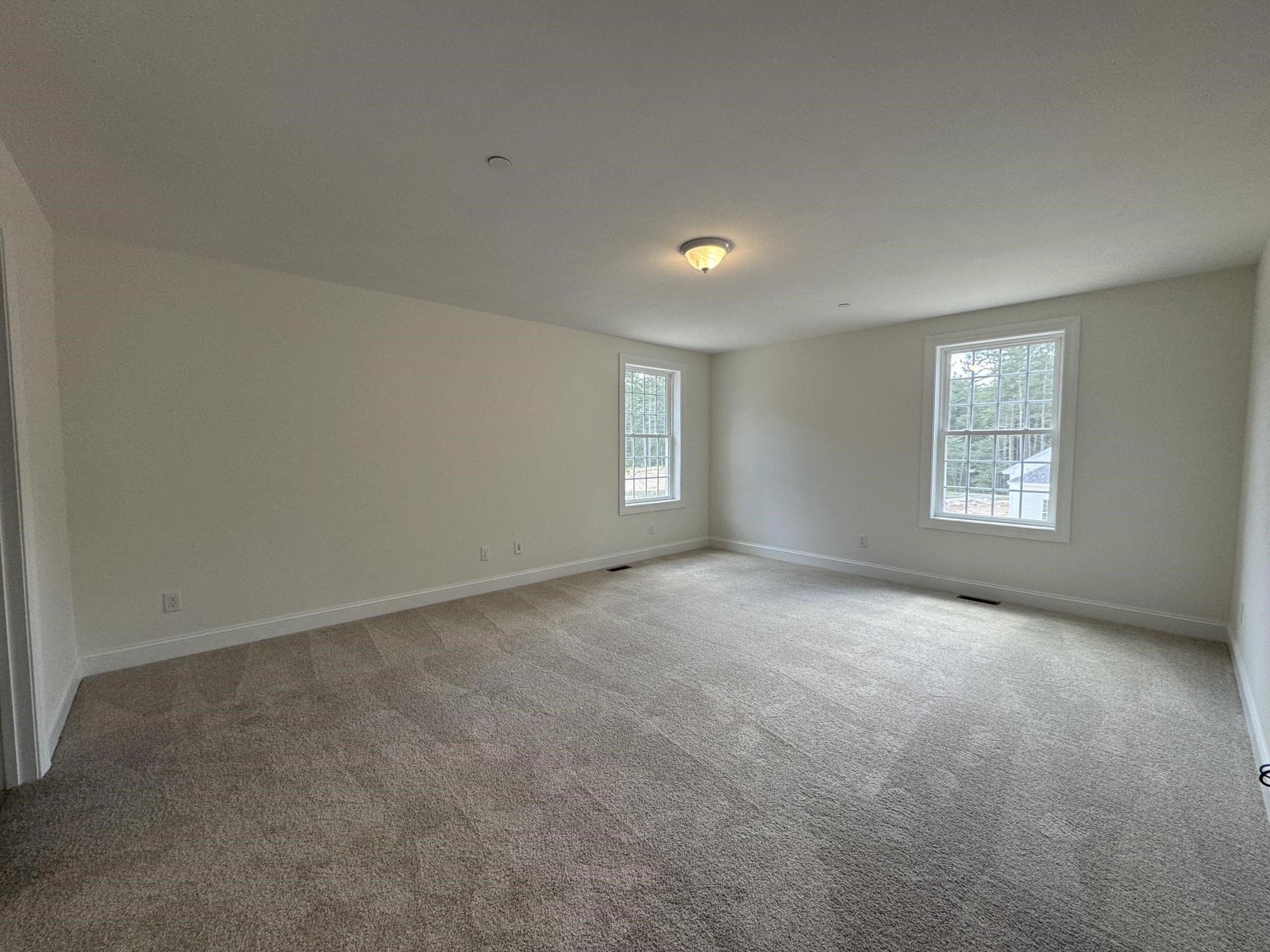 122 South Rd, Londonderry, NH 03053