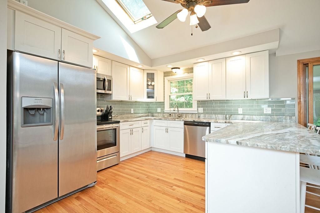 4 Brewster St, Merrimack, NH 03054