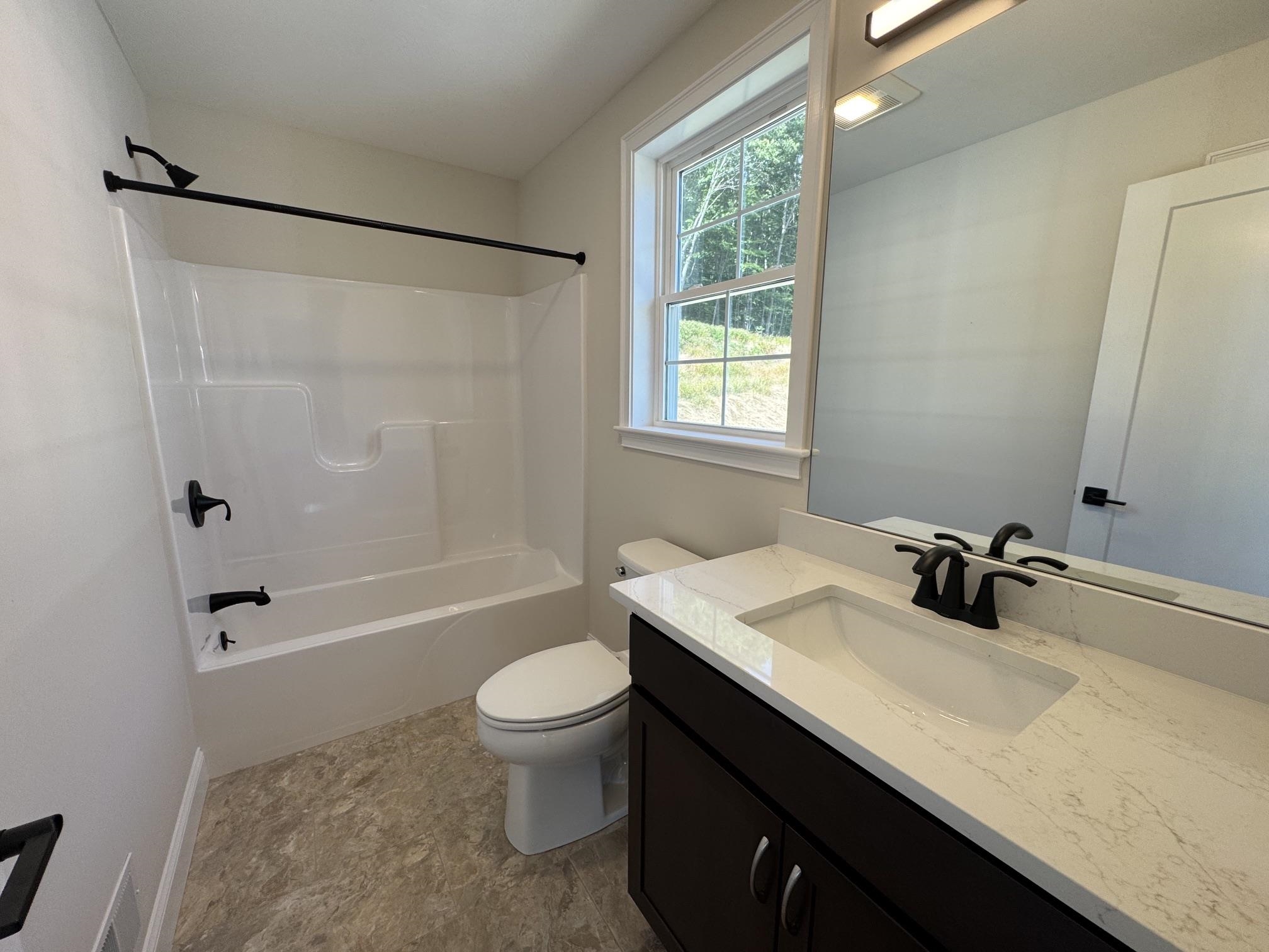 81 Kearsarge Ln, Tilton, NH 03276