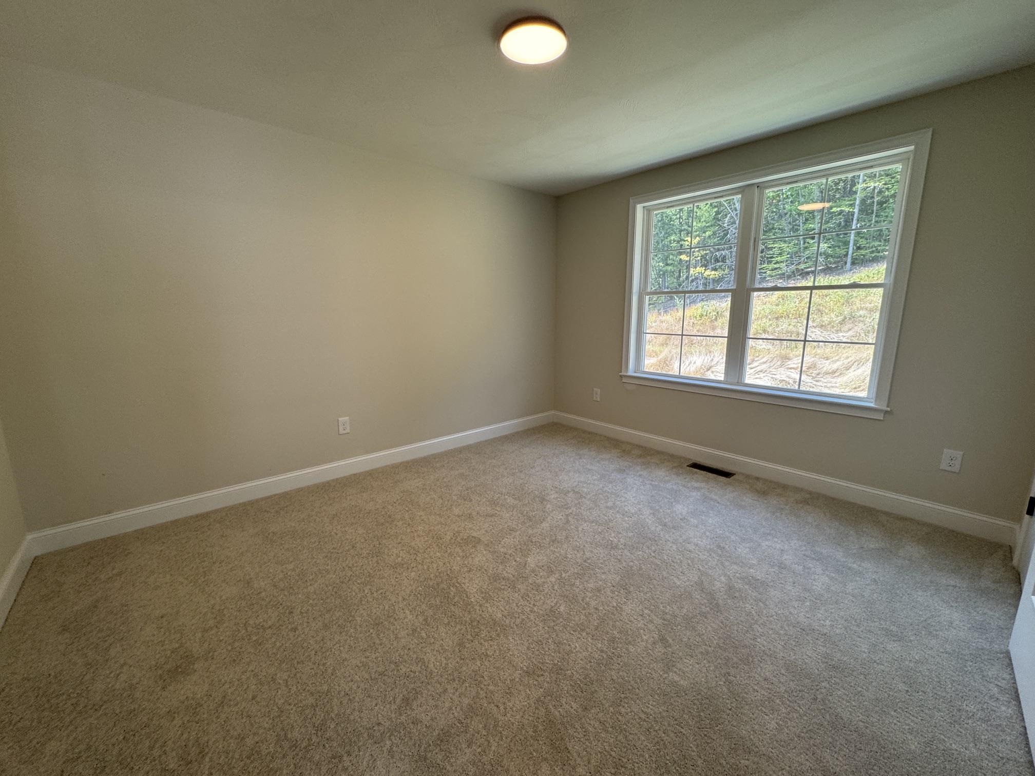 81 Kearsarge Ln, Tilton, NH 03276