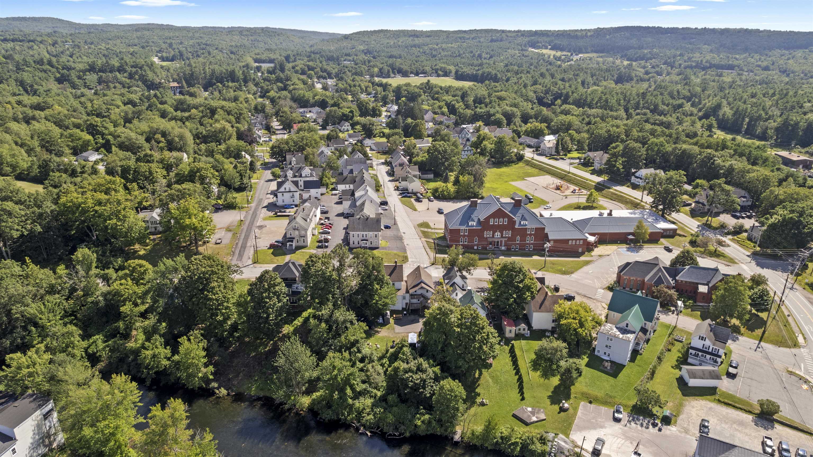 12 Elm St, Northfield, NH 03276