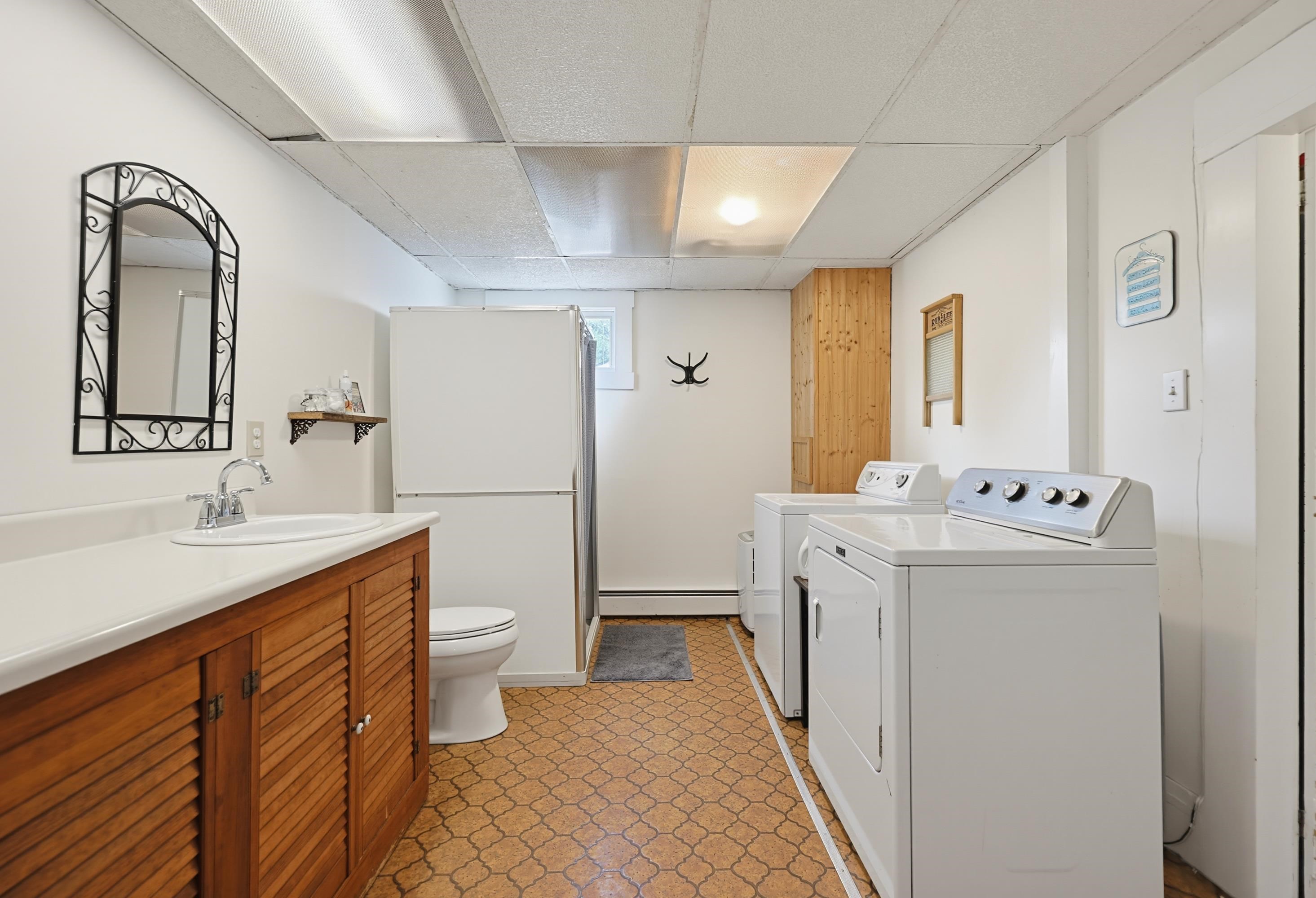 Main level 3/4 bath