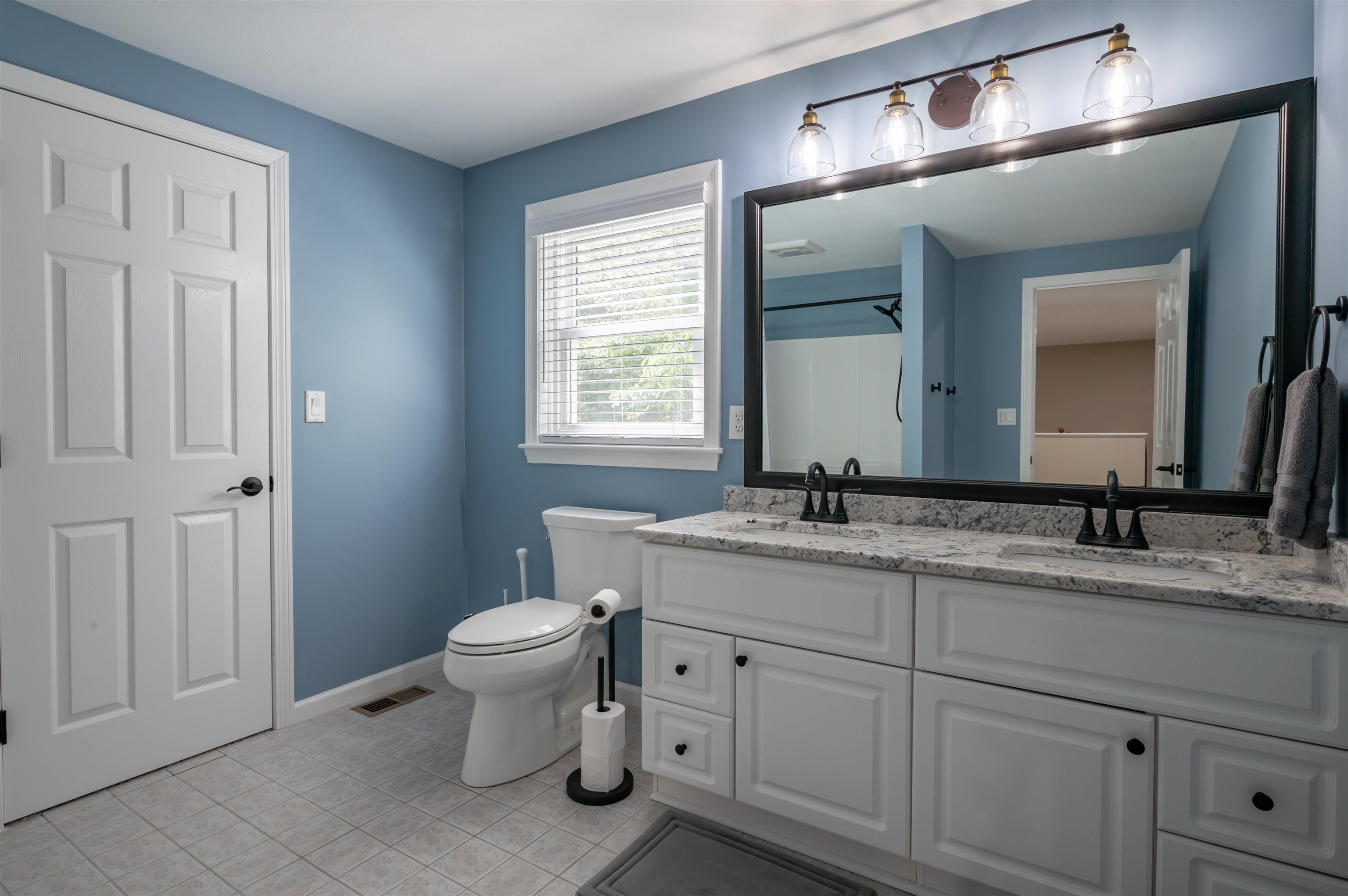 2nd Floor Bathroom