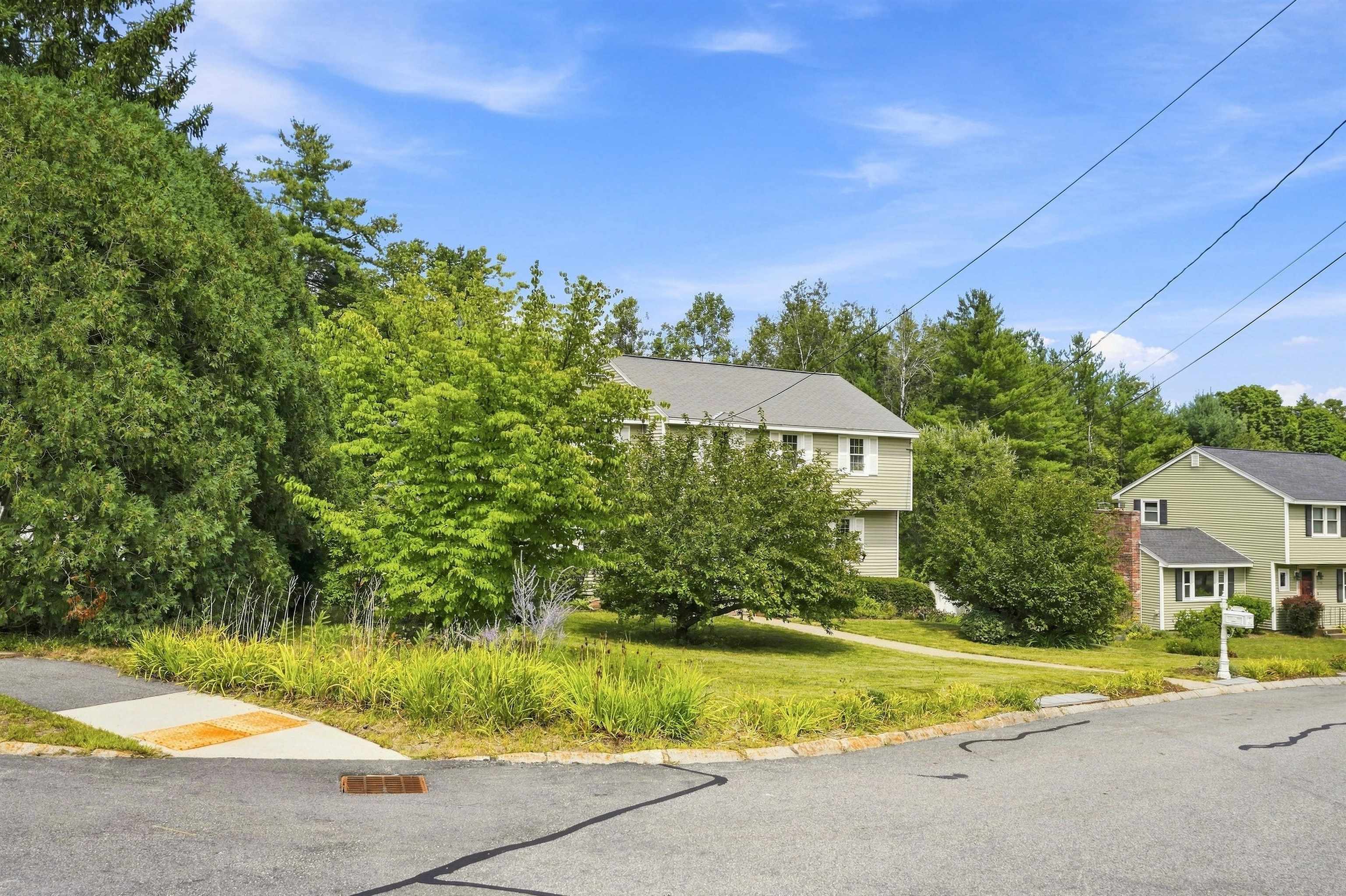 36 Hampton Dr, Nashua, NH 03063