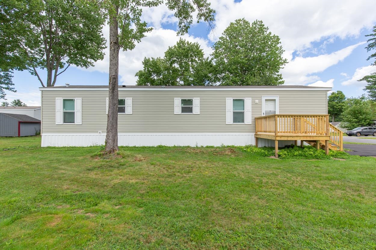 16 South Emperor Dr, Concord, NH 03303